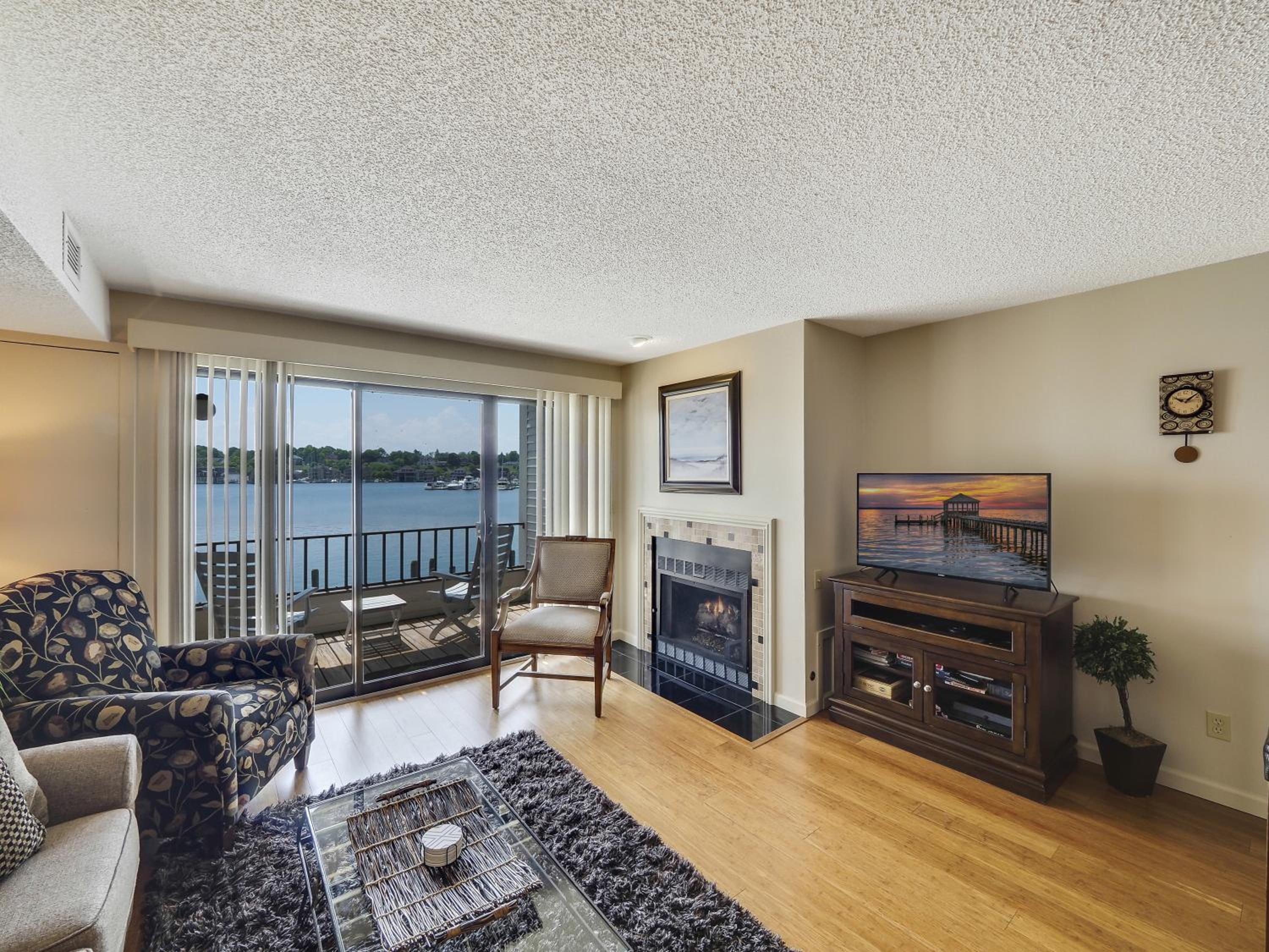 225 Edgewater Inn view 5