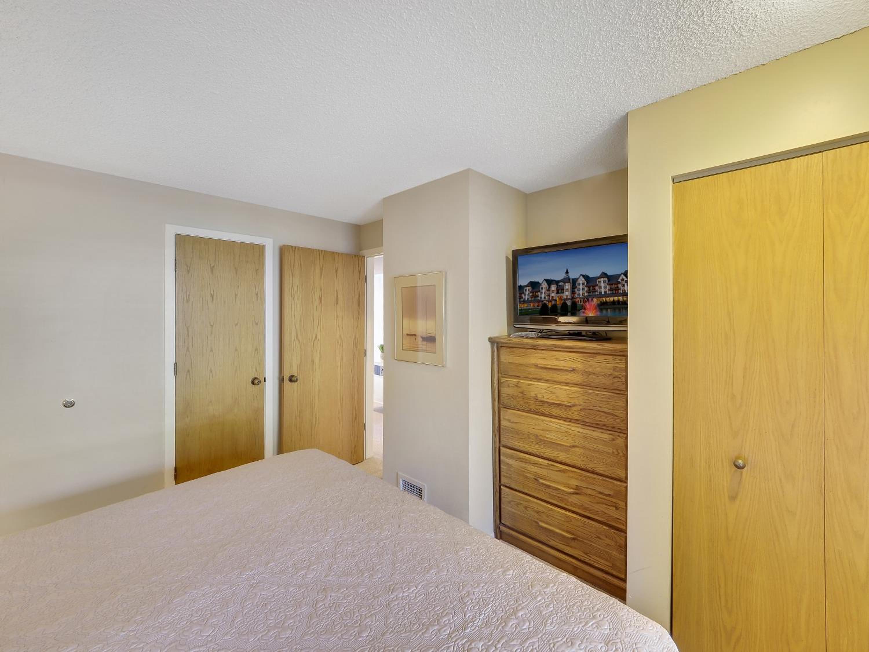 228 Edgewater Inn view 4