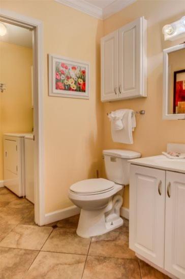 4 A, Three Bedroom Townhome view 2