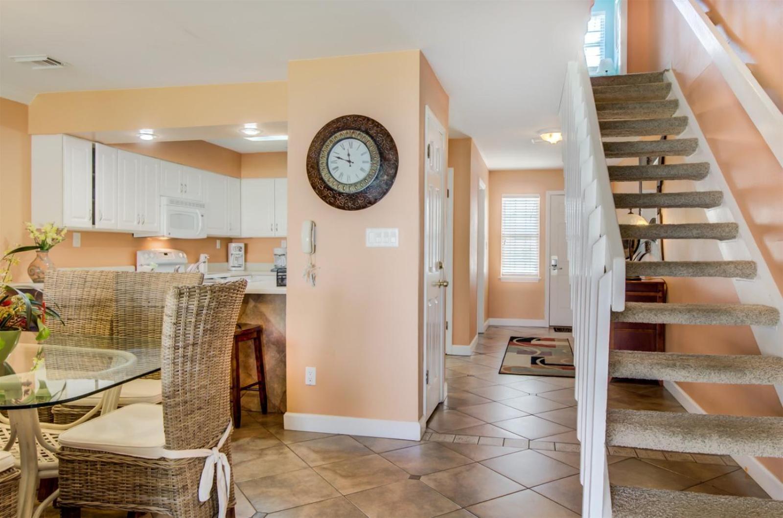 4 A, Three Bedroom Townhome view 4