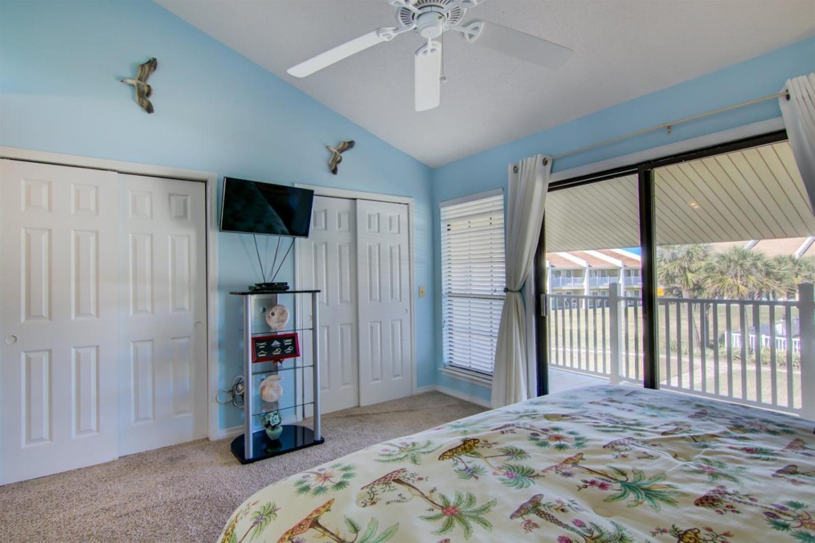 3 A, Three Bedroom Townhome view 4