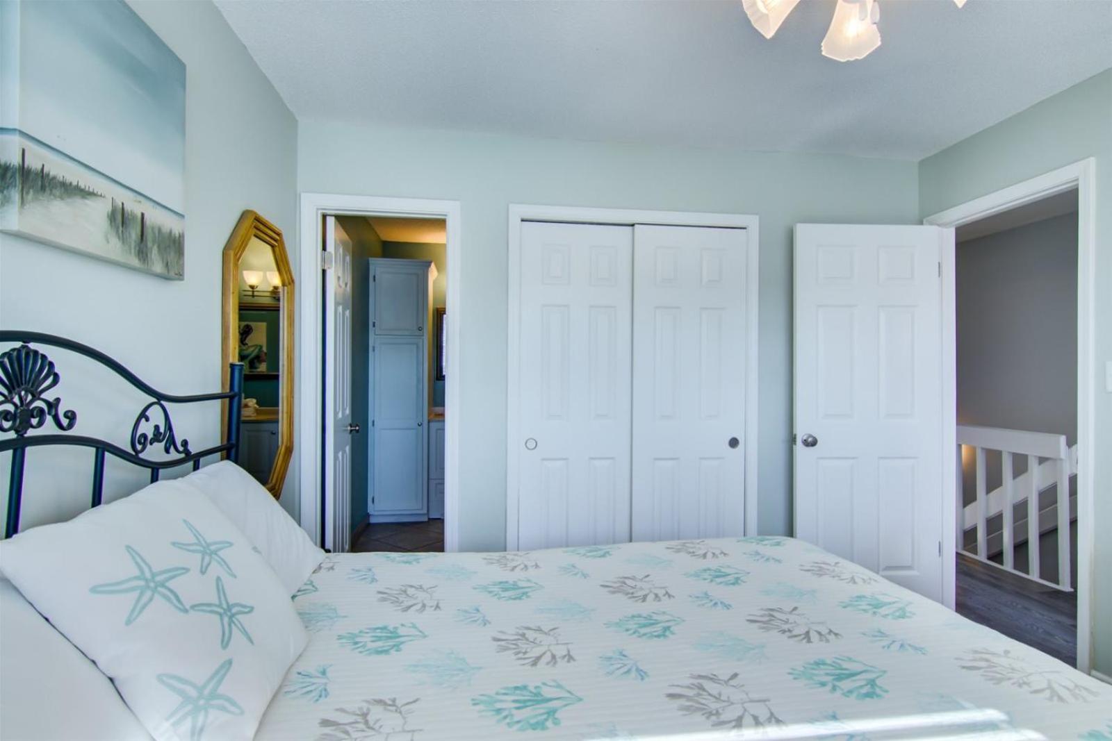 2 B, Three Bedroom Townhome view 2