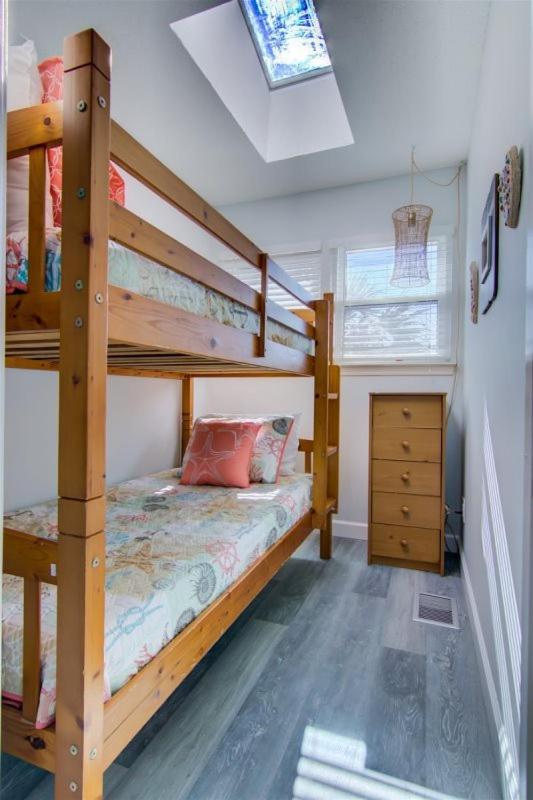 2 B, Three Bedroom Townhome view 3