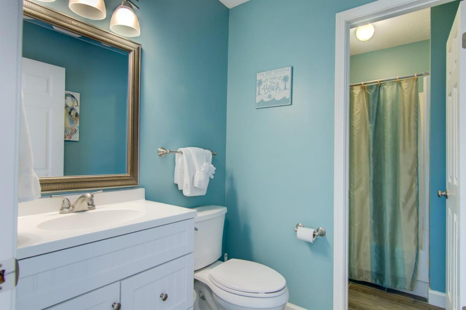2 B, Three Bedroom Townhome view 4