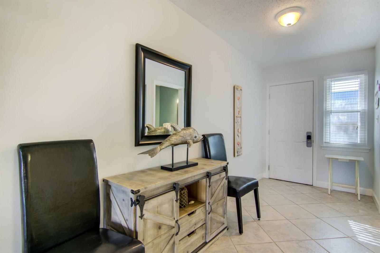 2 B, Three Bedroom Townhome view 5
