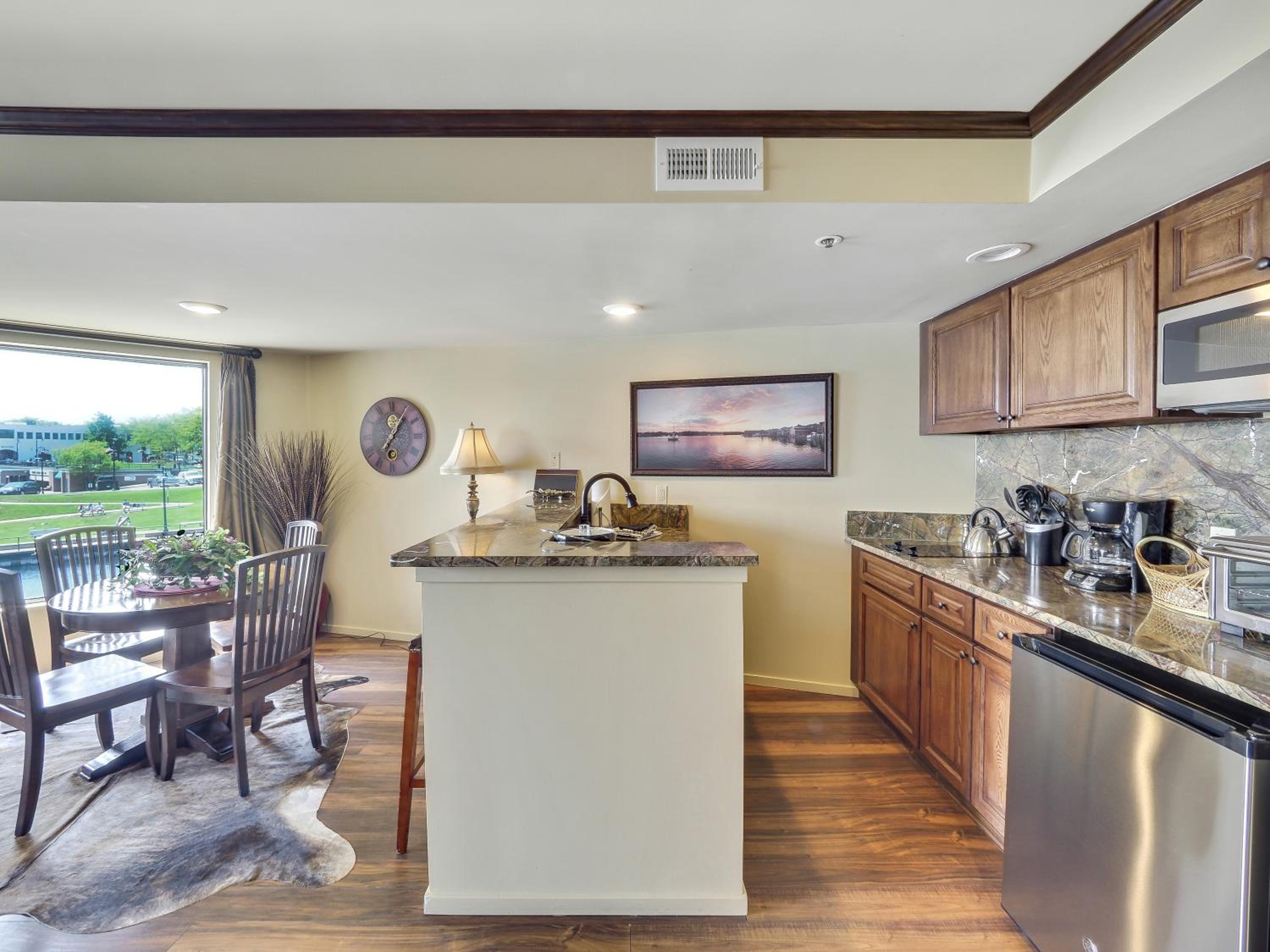 234 Edgewater Inn