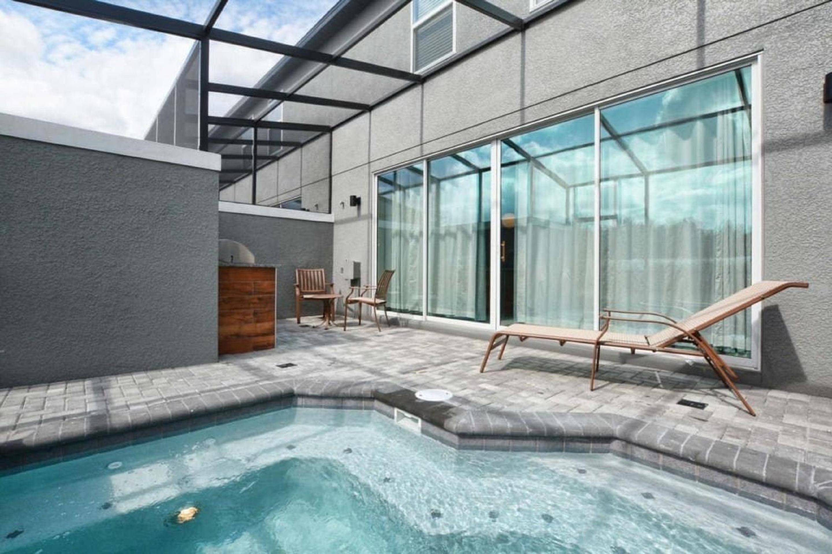 Beautiful Four Bedrooms Townhouse at Le Reve Resort (210121)
