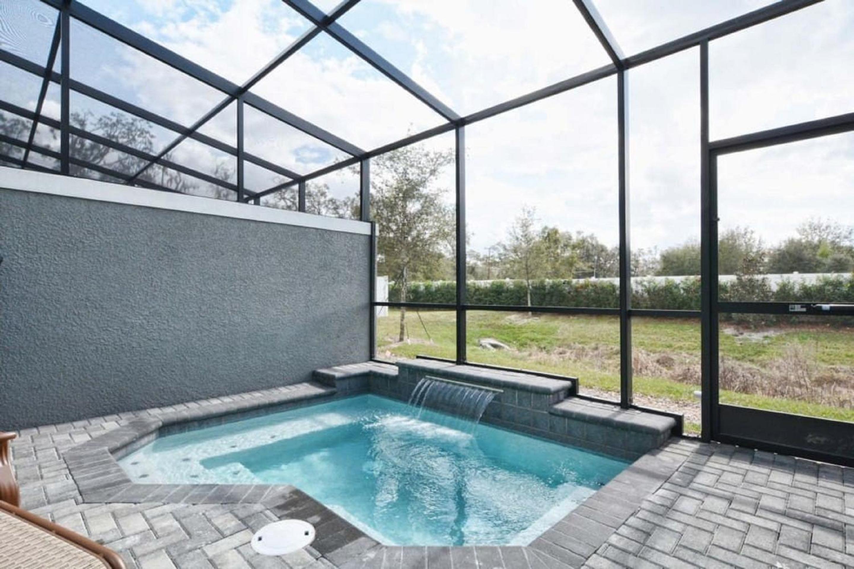 Beautiful Four Bedrooms Townhouse at Le Reve Resort (210121)