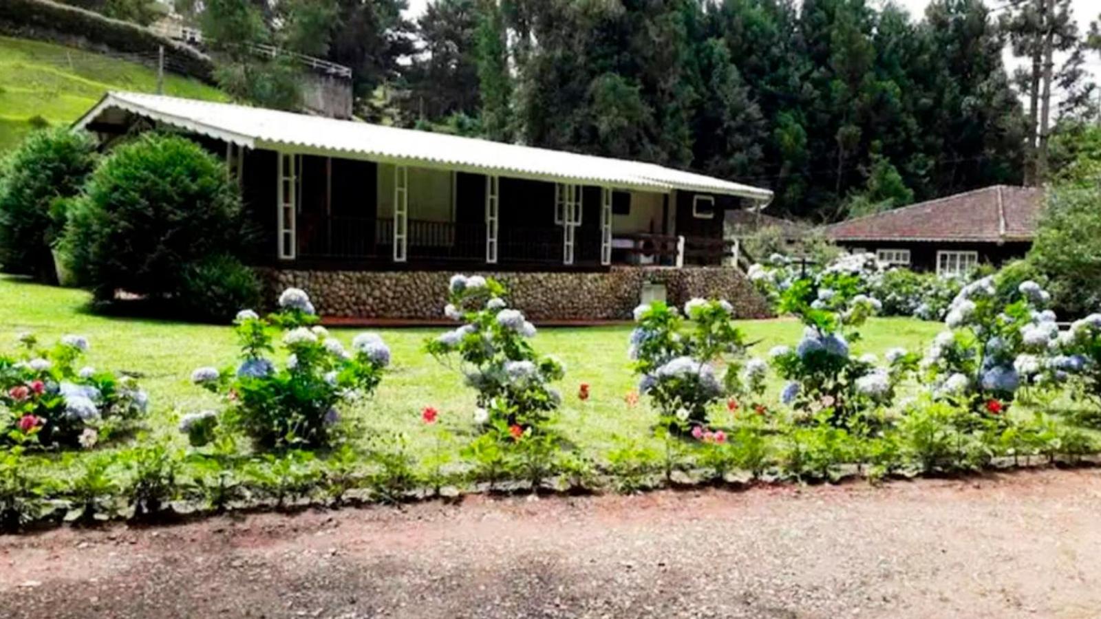 CASA EM CONDOMÍNIO