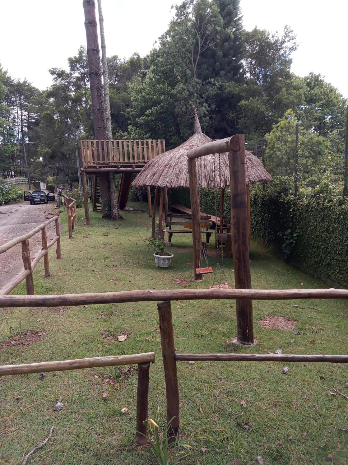 CASA EM CONDOMÍNIO
