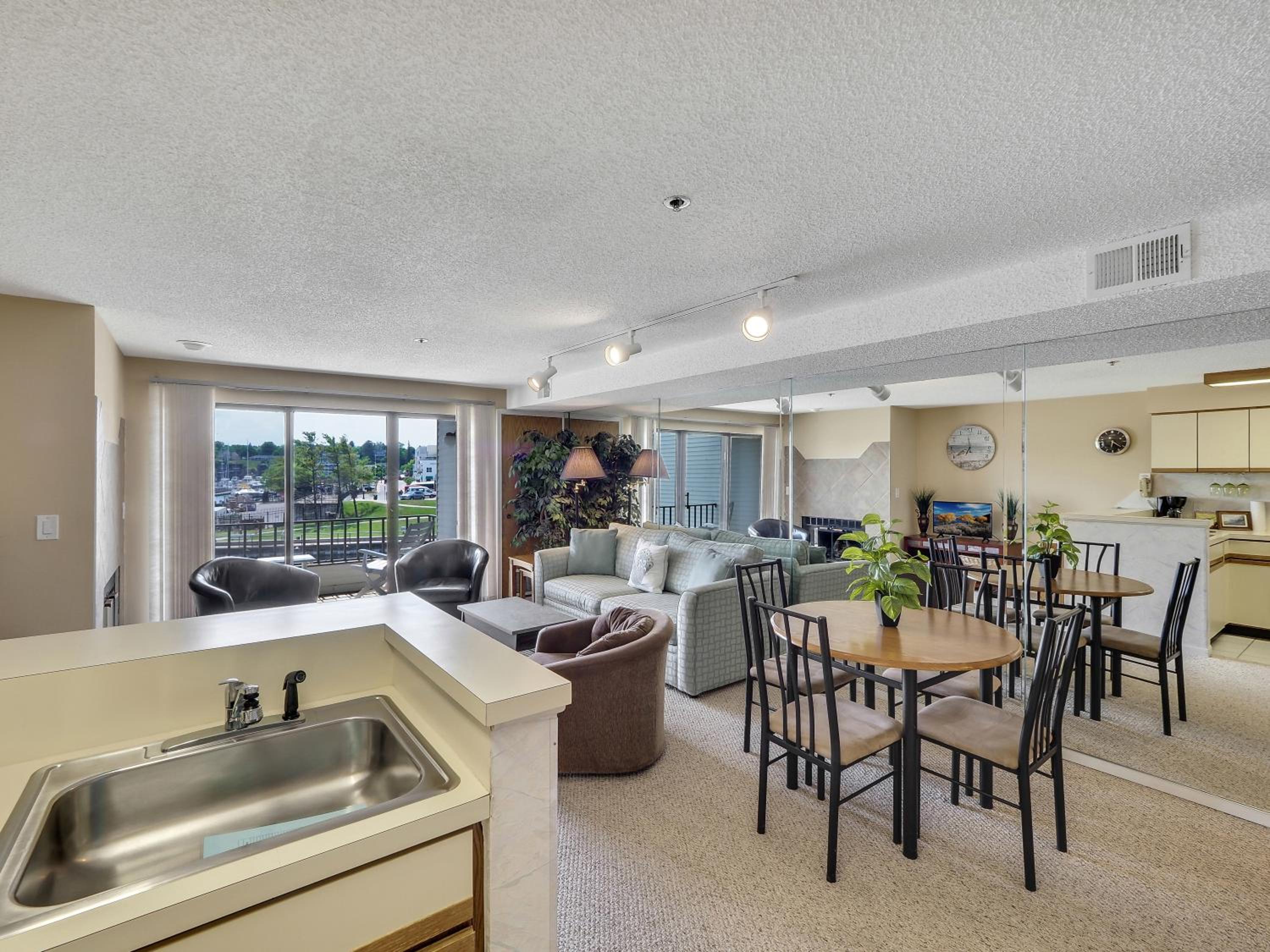 236 Edgewater Inn