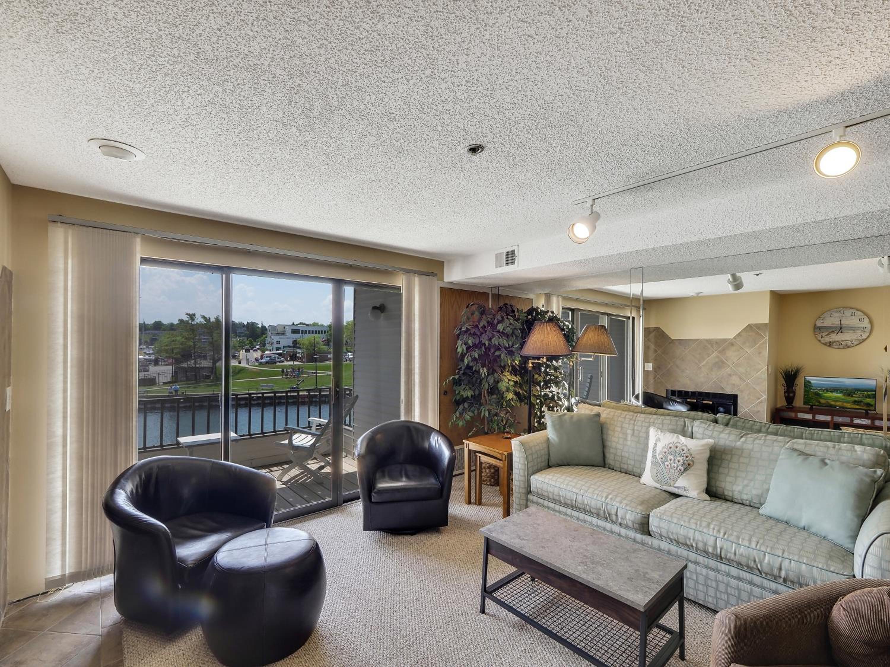 236 Edgewater Inn