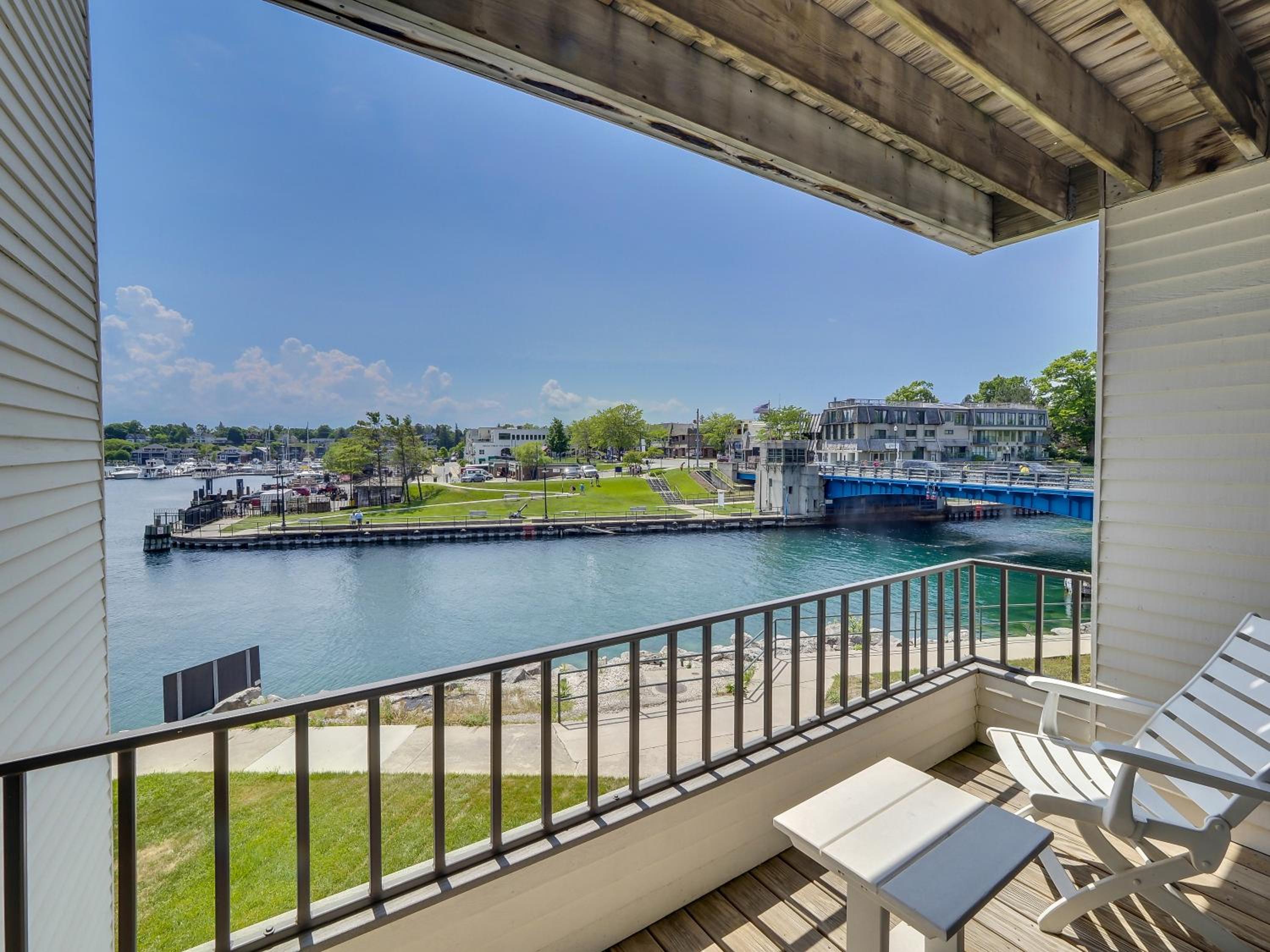236 Edgewater Inn