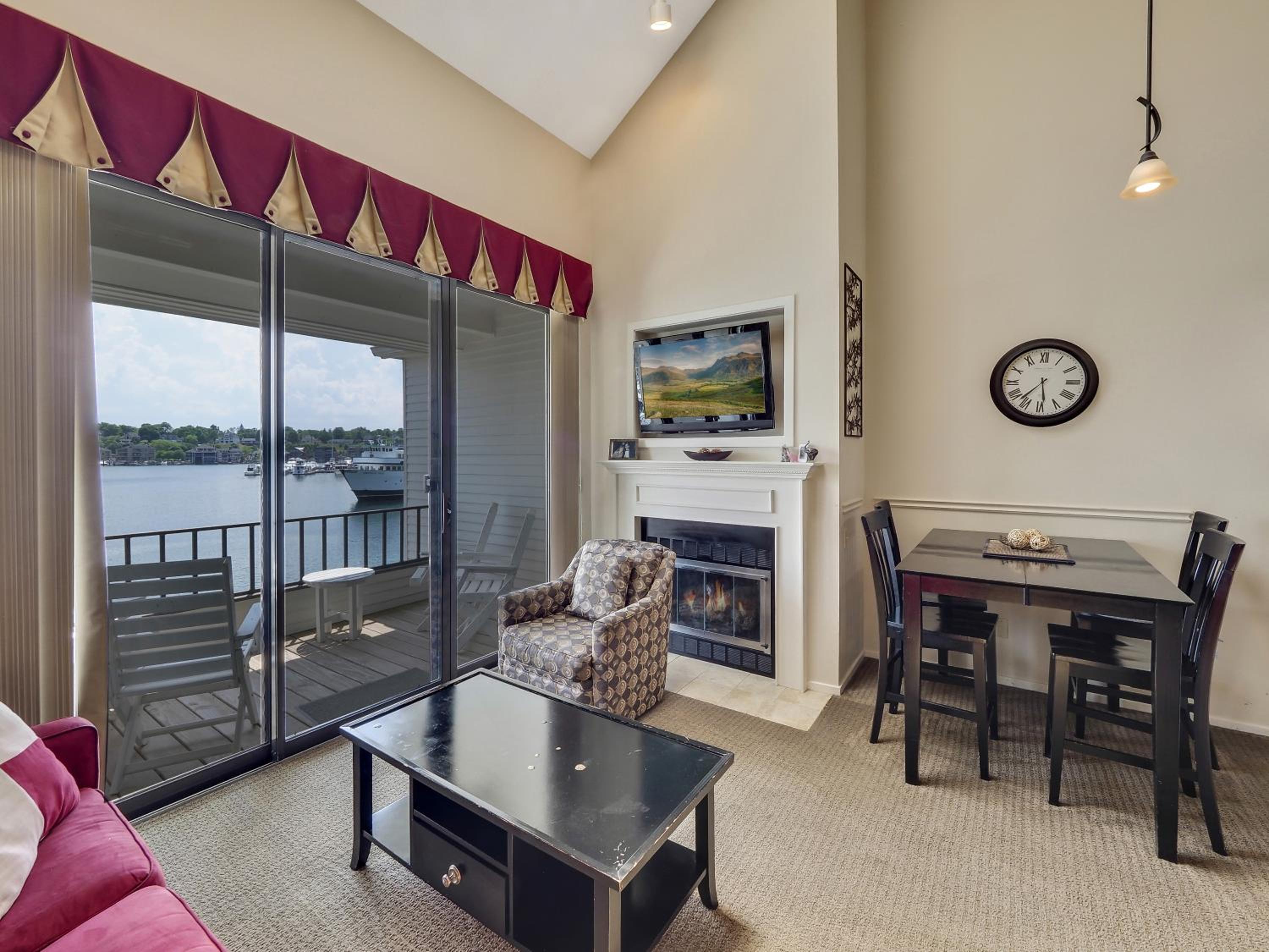 343 Edgewater Inn view 2