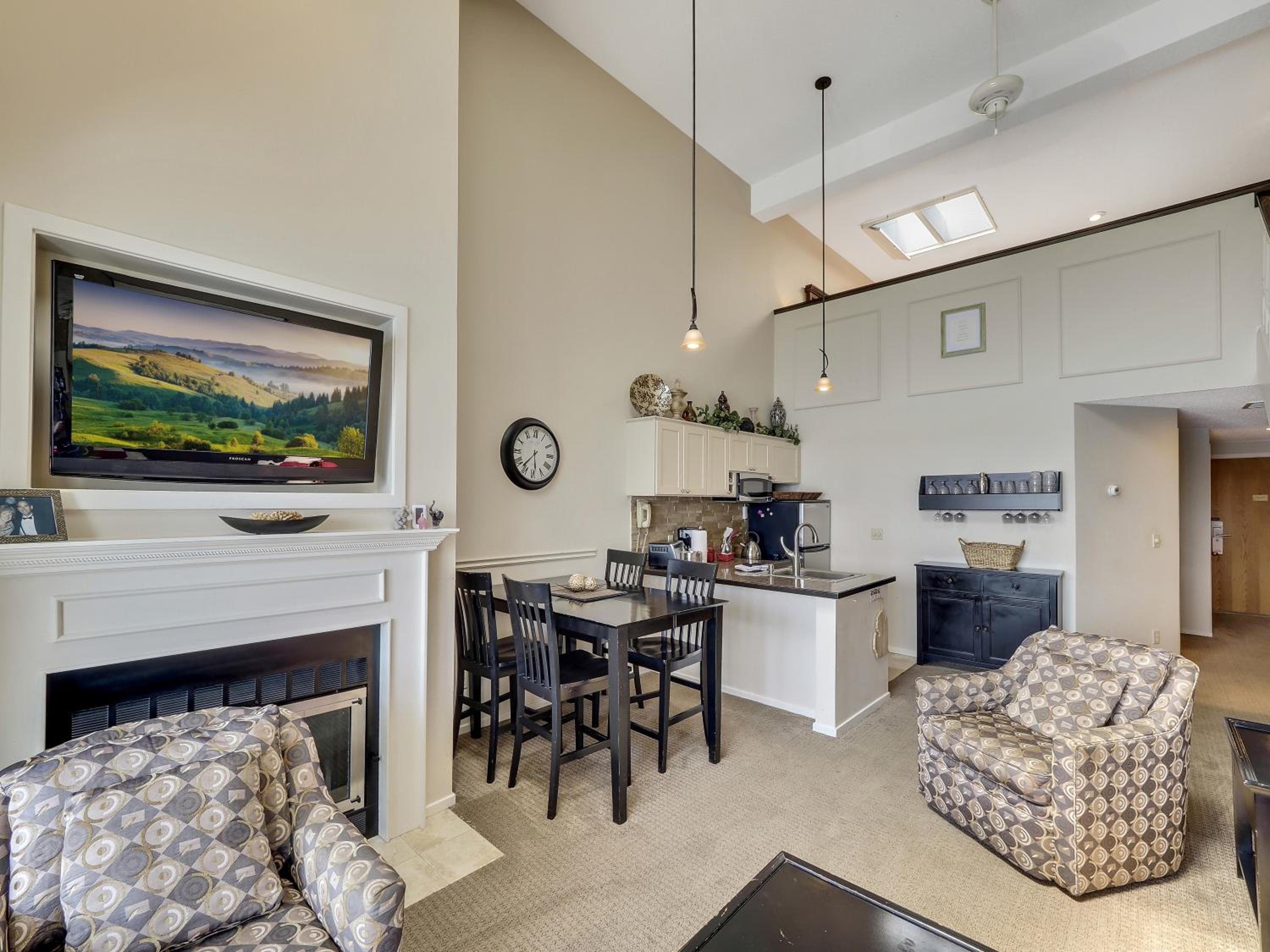 343 Edgewater Inn view 4