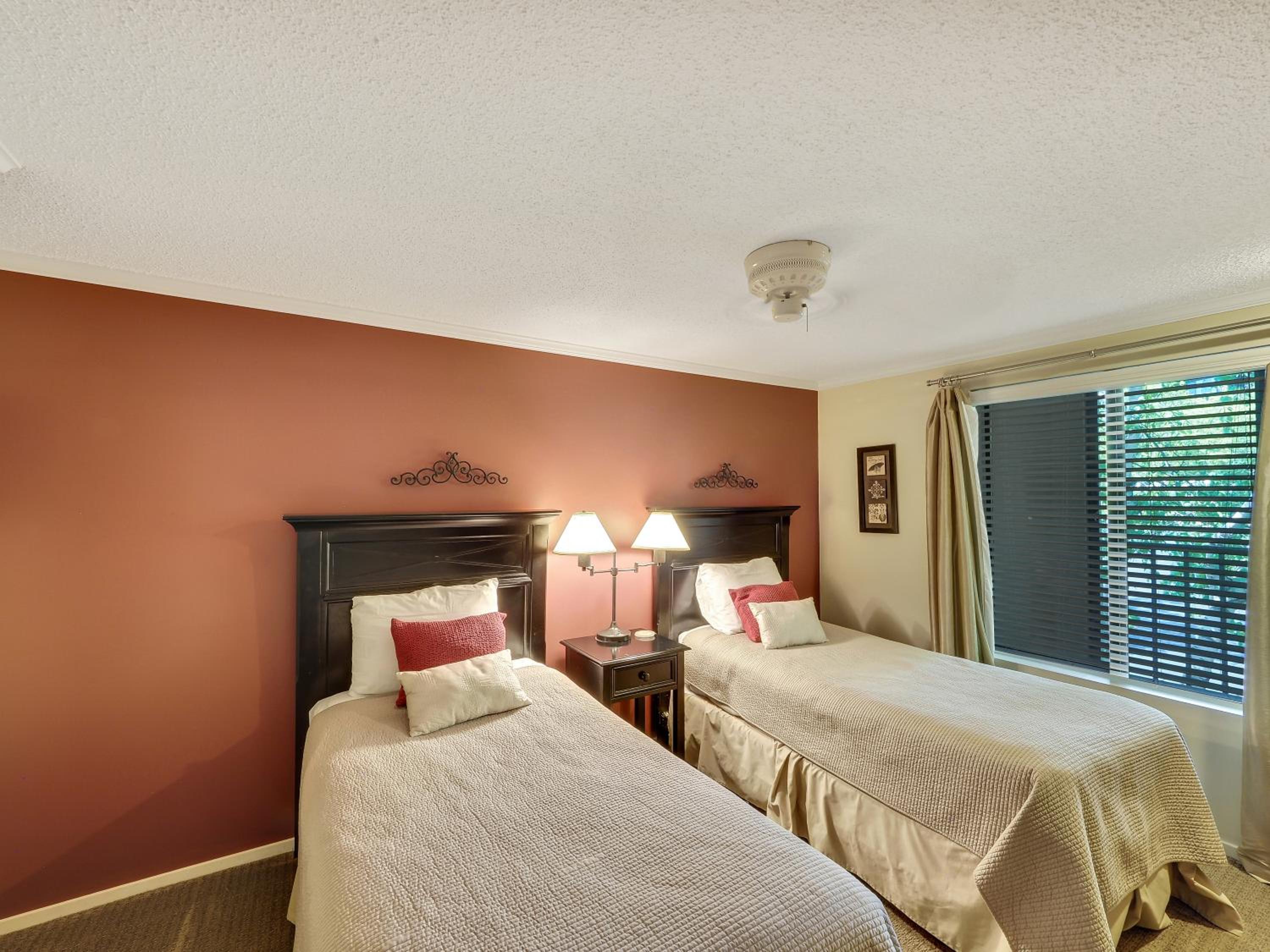 343 Edgewater Inn view 5