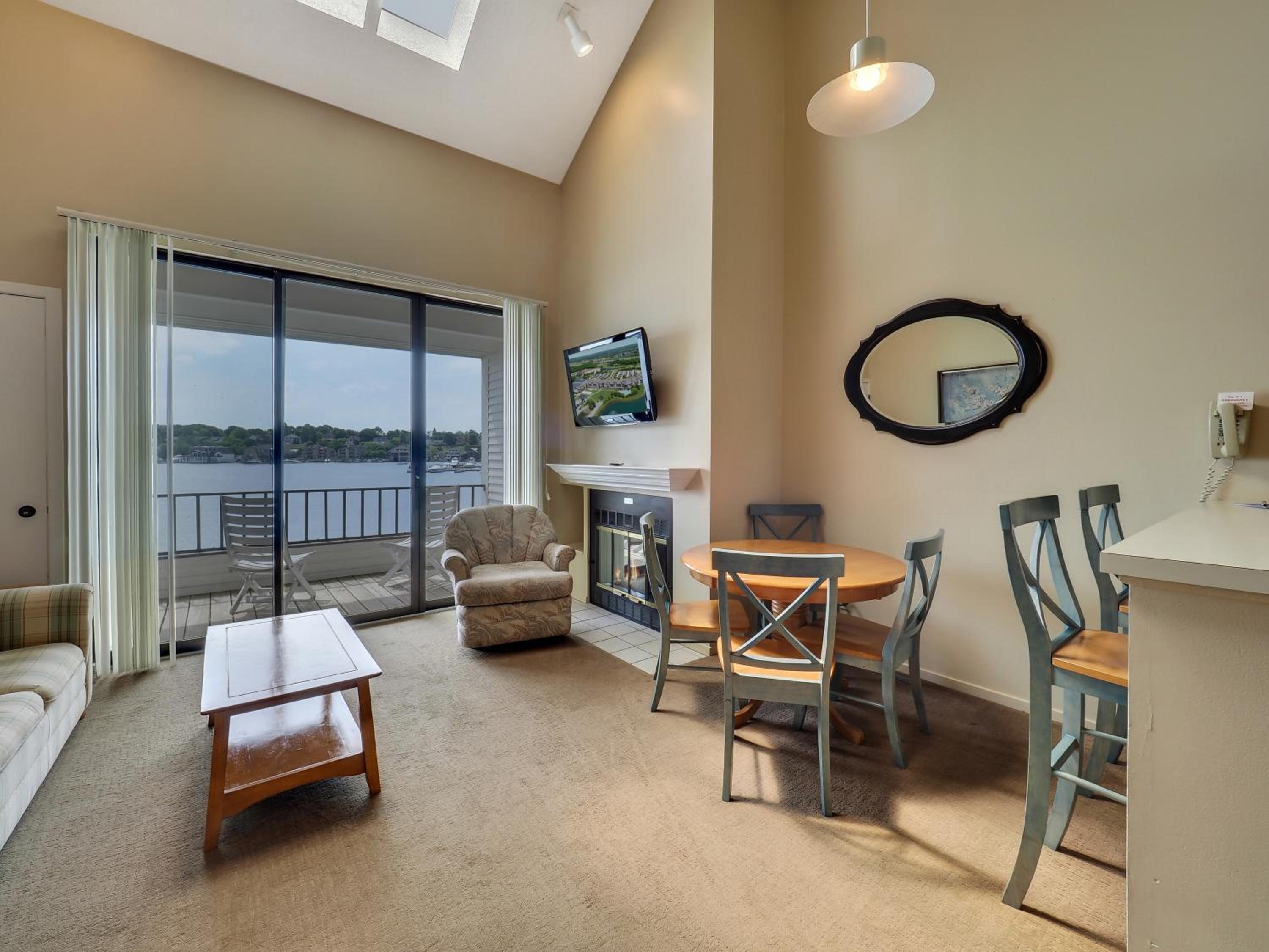 347 Edgewater Inn
