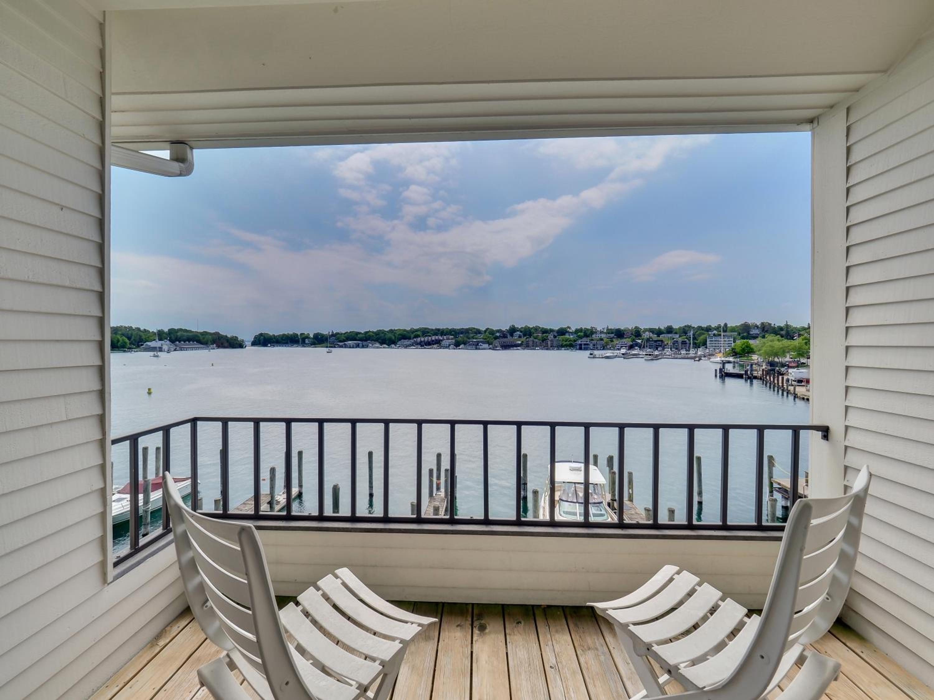 347 Edgewater Inn