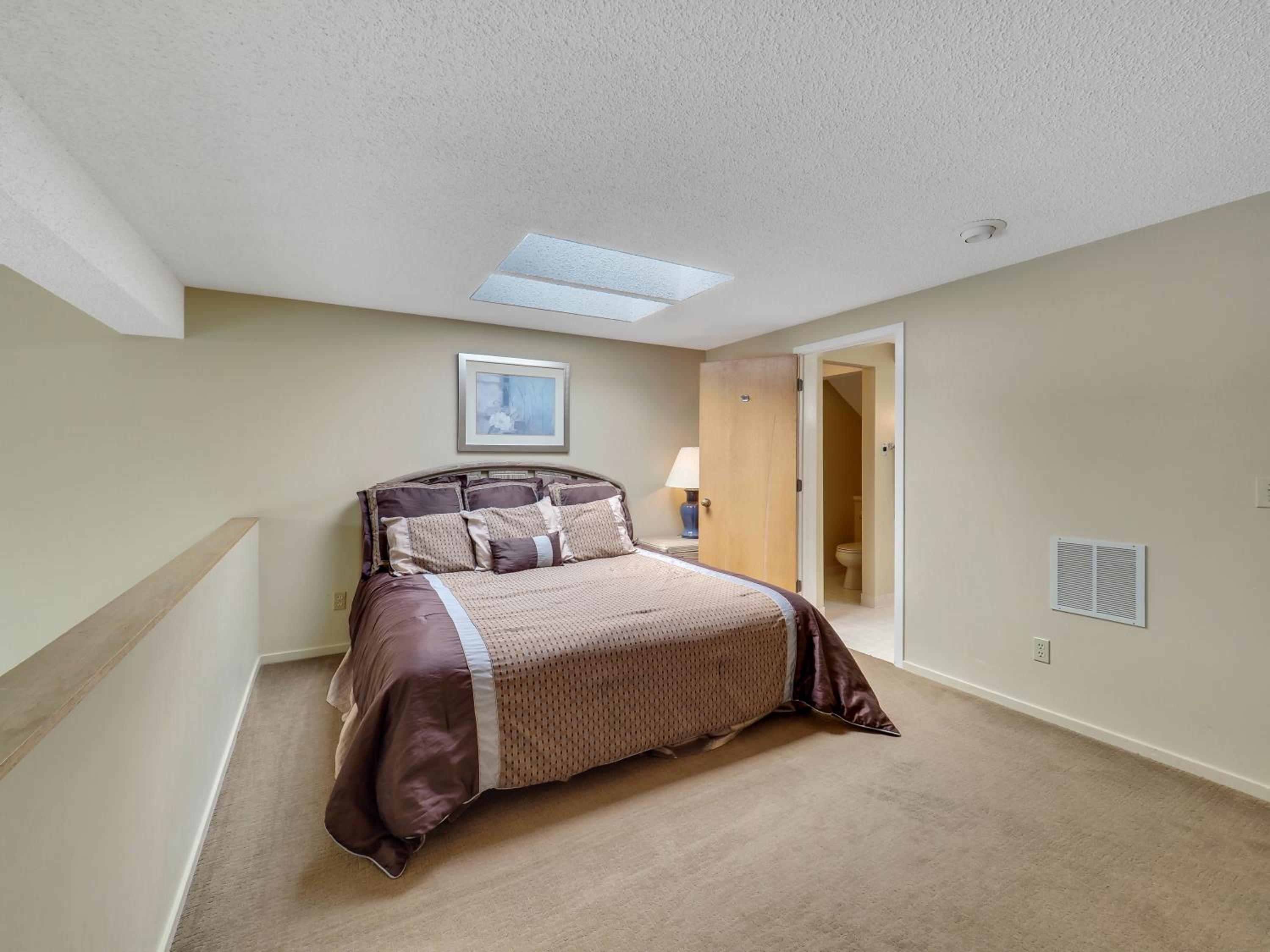 347 Edgewater Inn