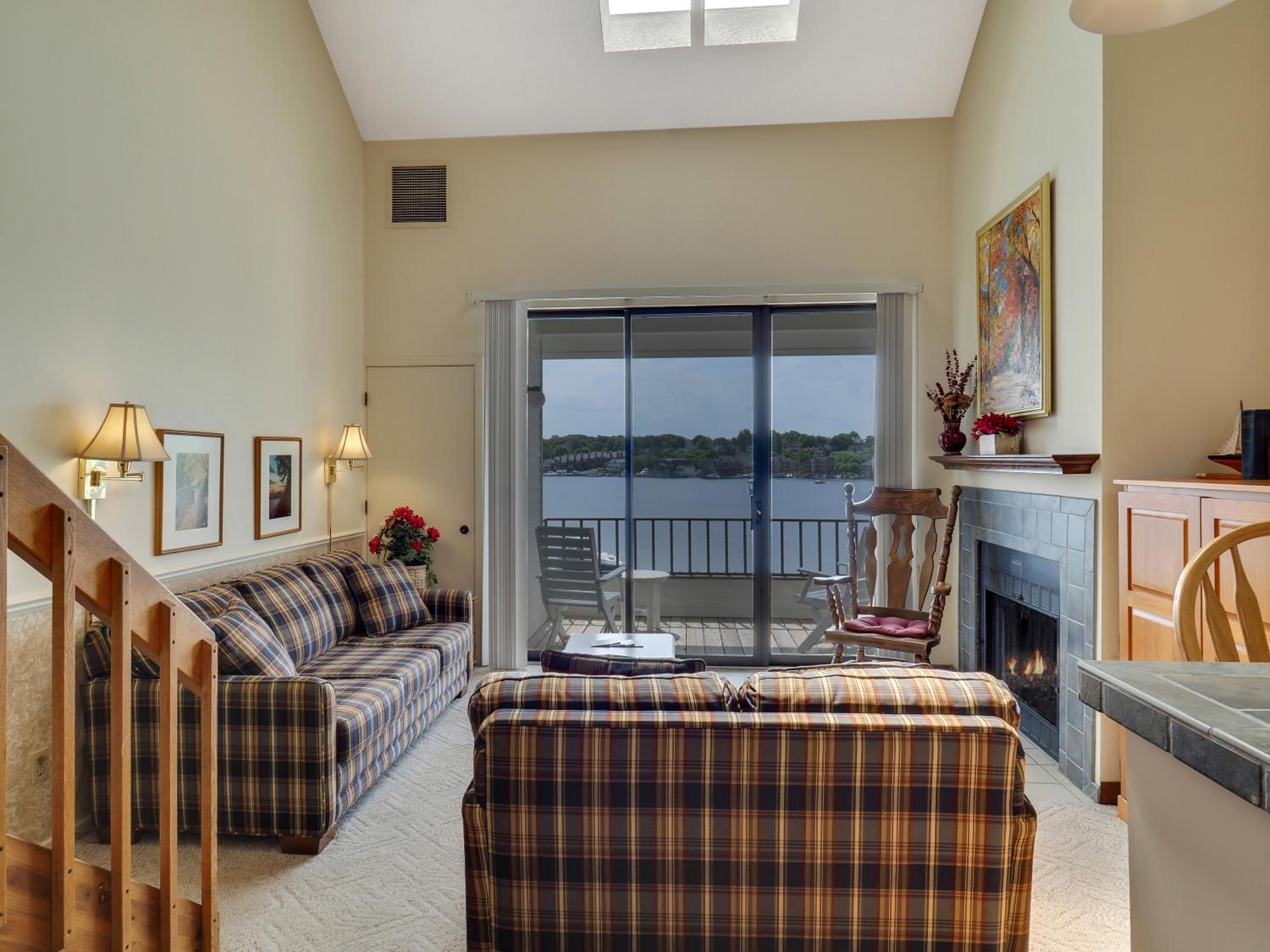 349 Edgewater Inn view 4