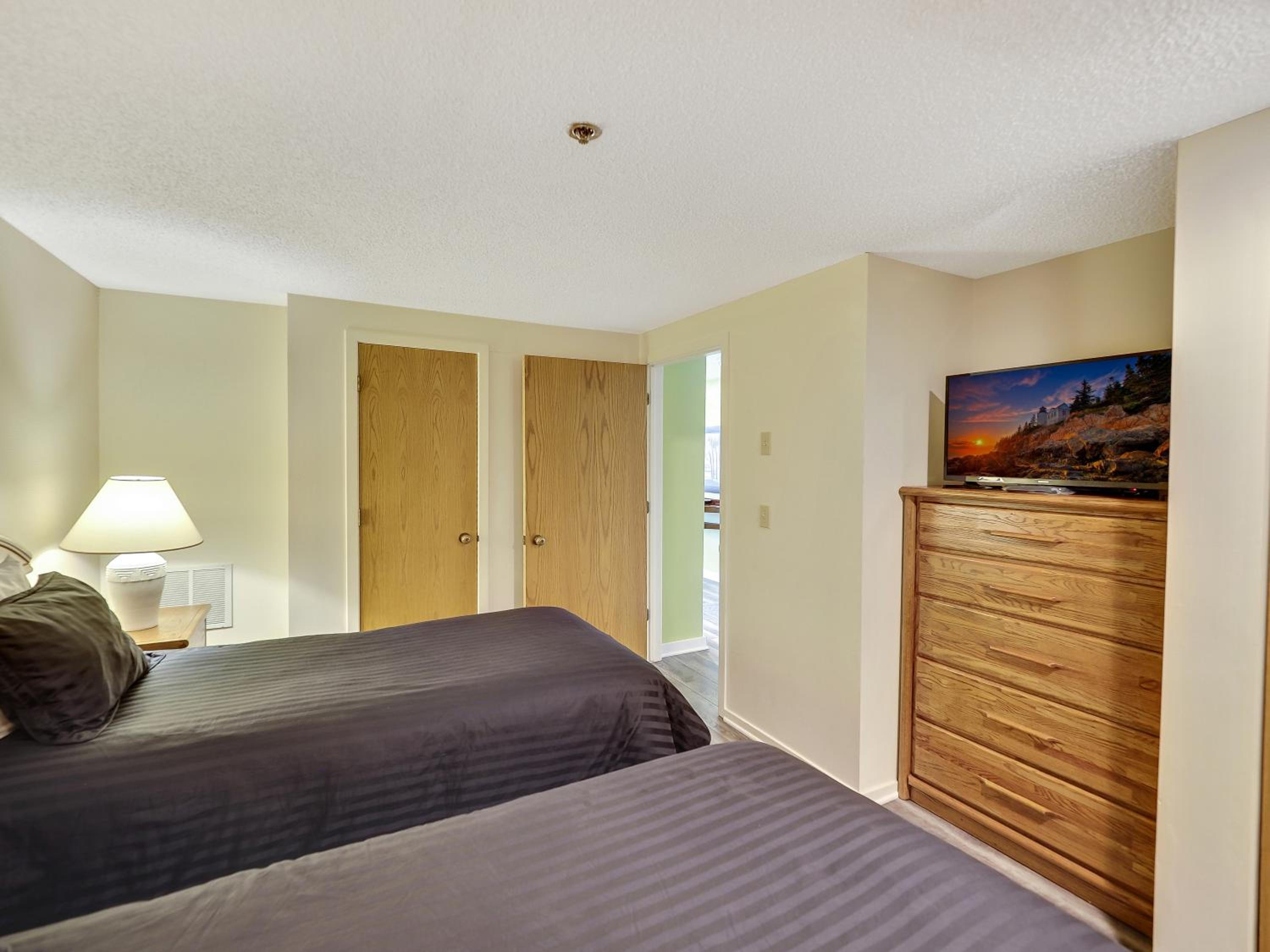 350 Edgewater Inn view 4