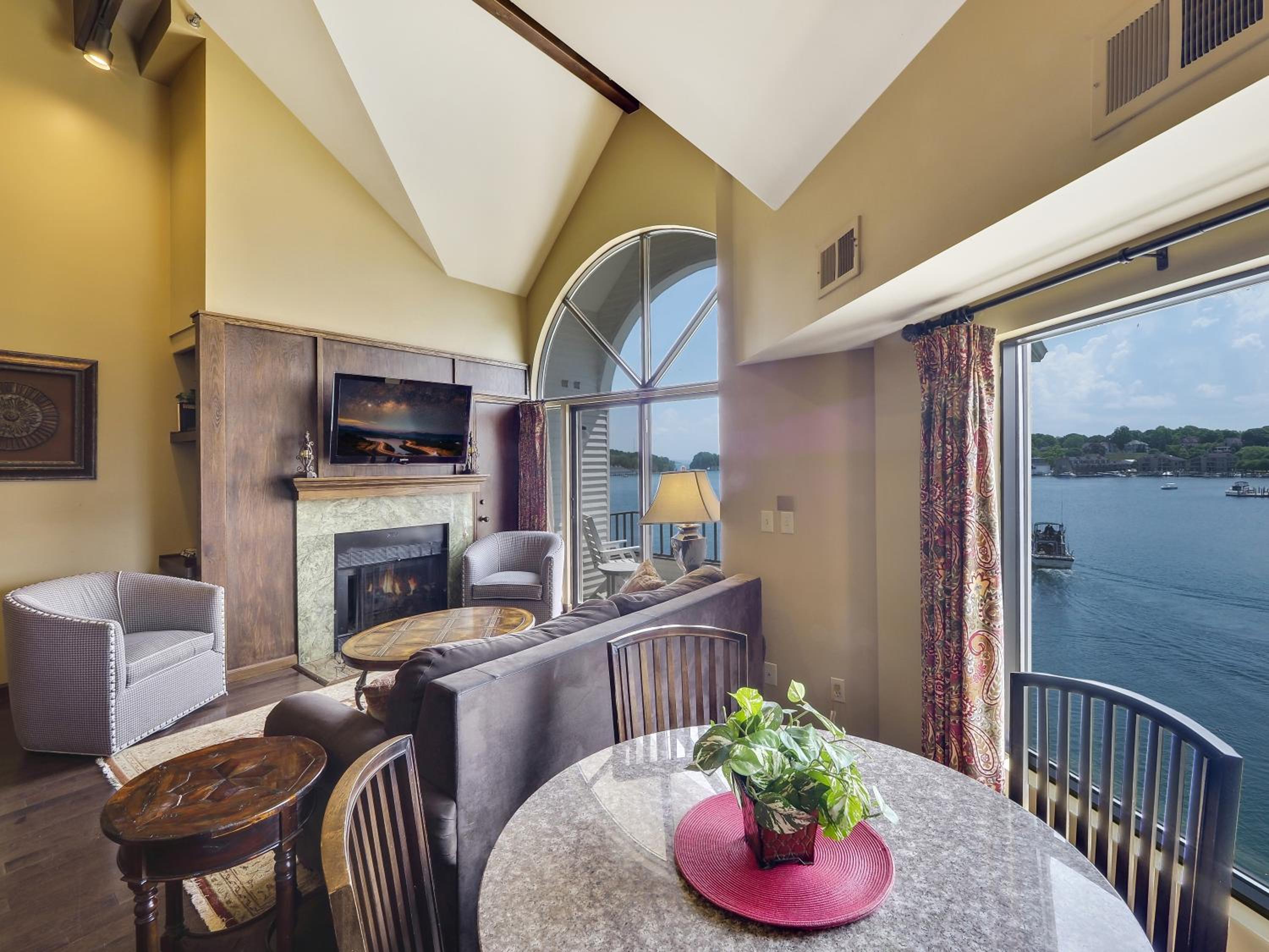 354 Edgewater Inn view 4
