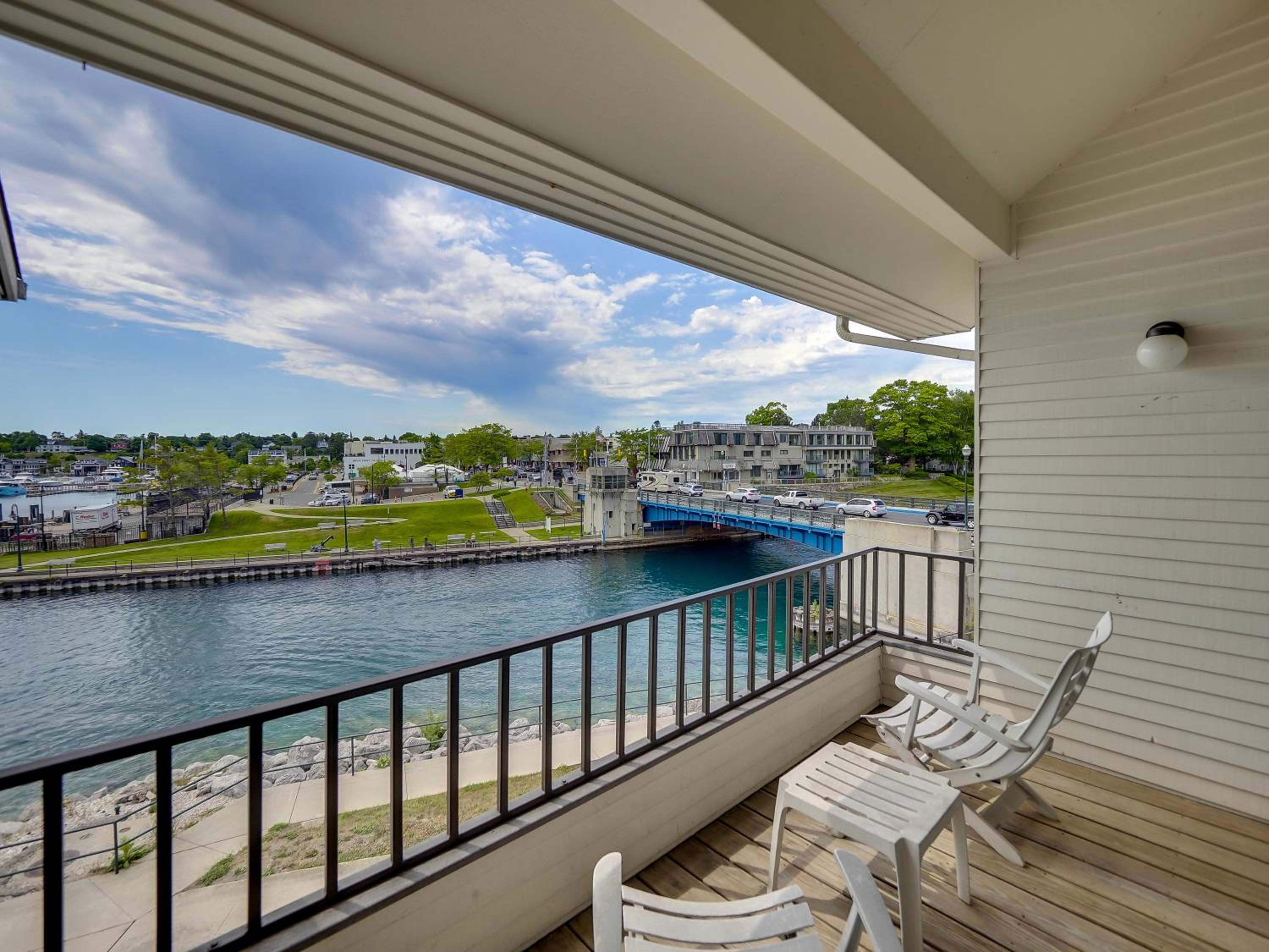 358 Edgewater Inn view 4