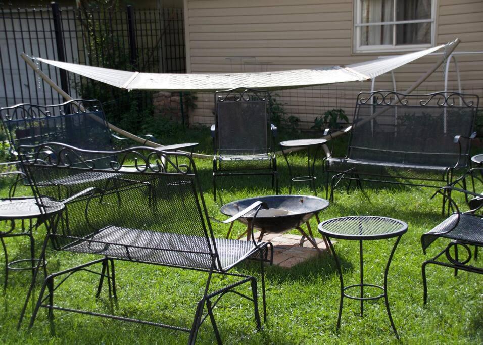 Sunny, Spacious, 3BR 1BA Davlin INN Chicago view 3