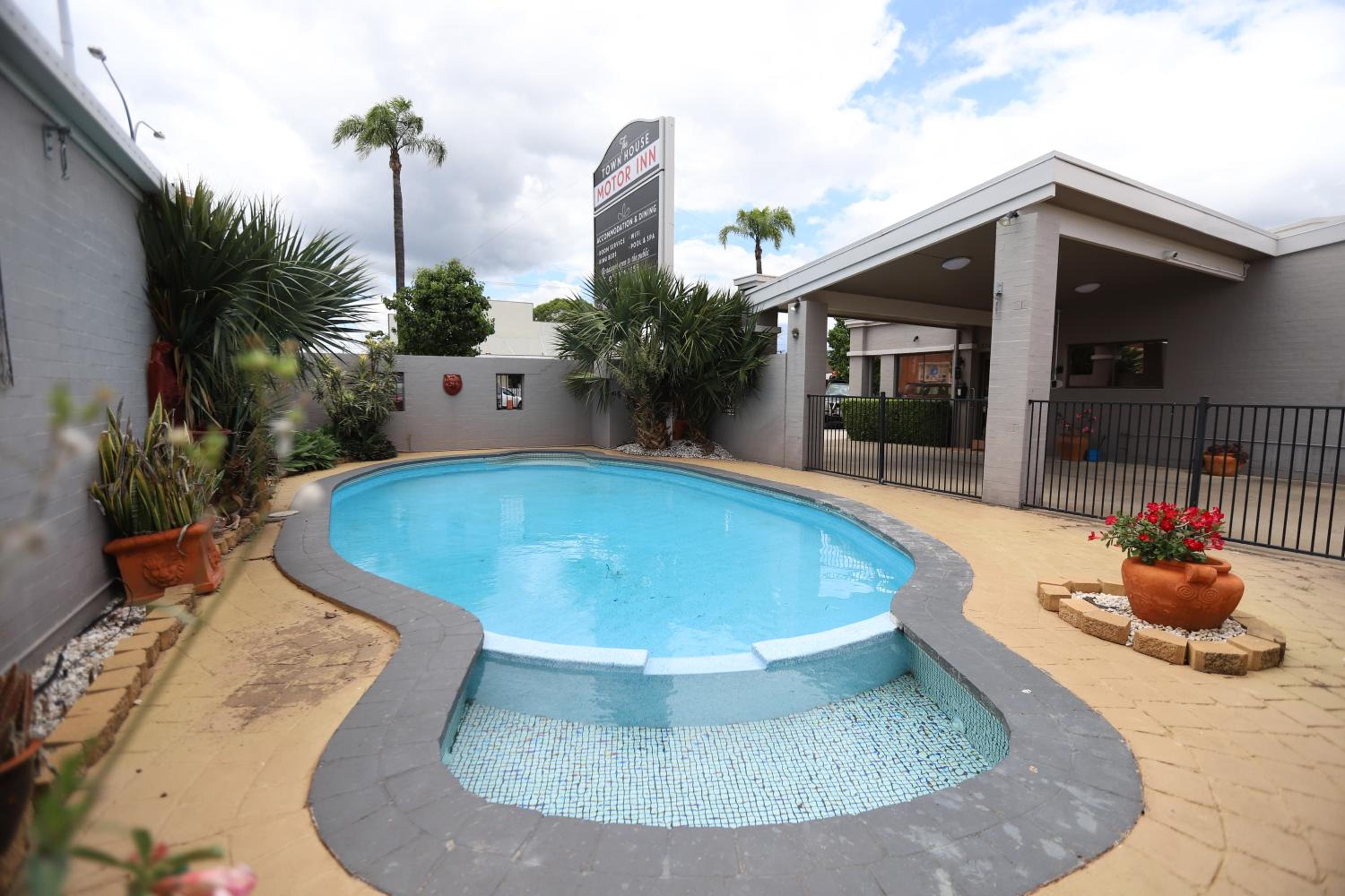 The Town House Motor Inn