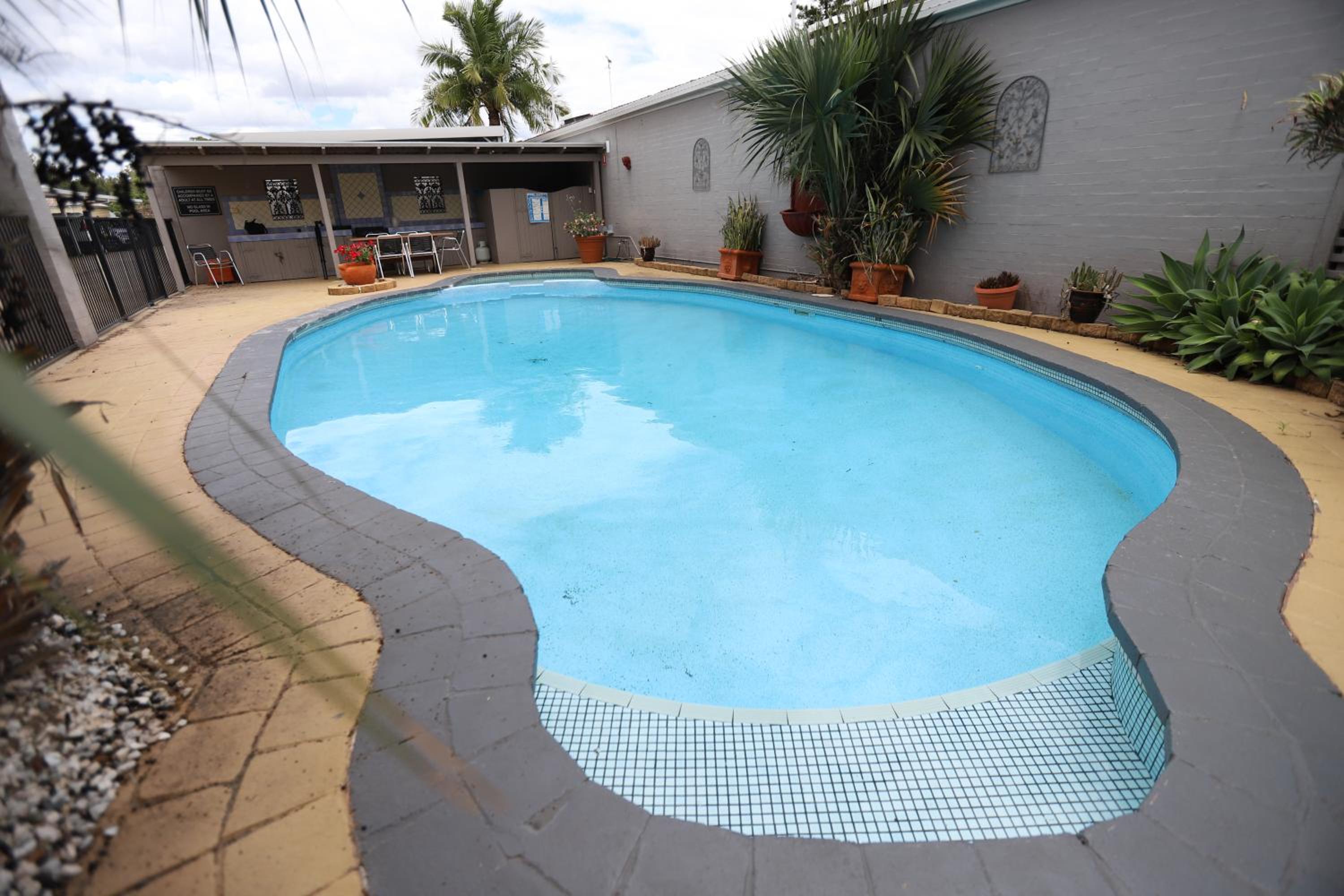 The Town House Motor Inn