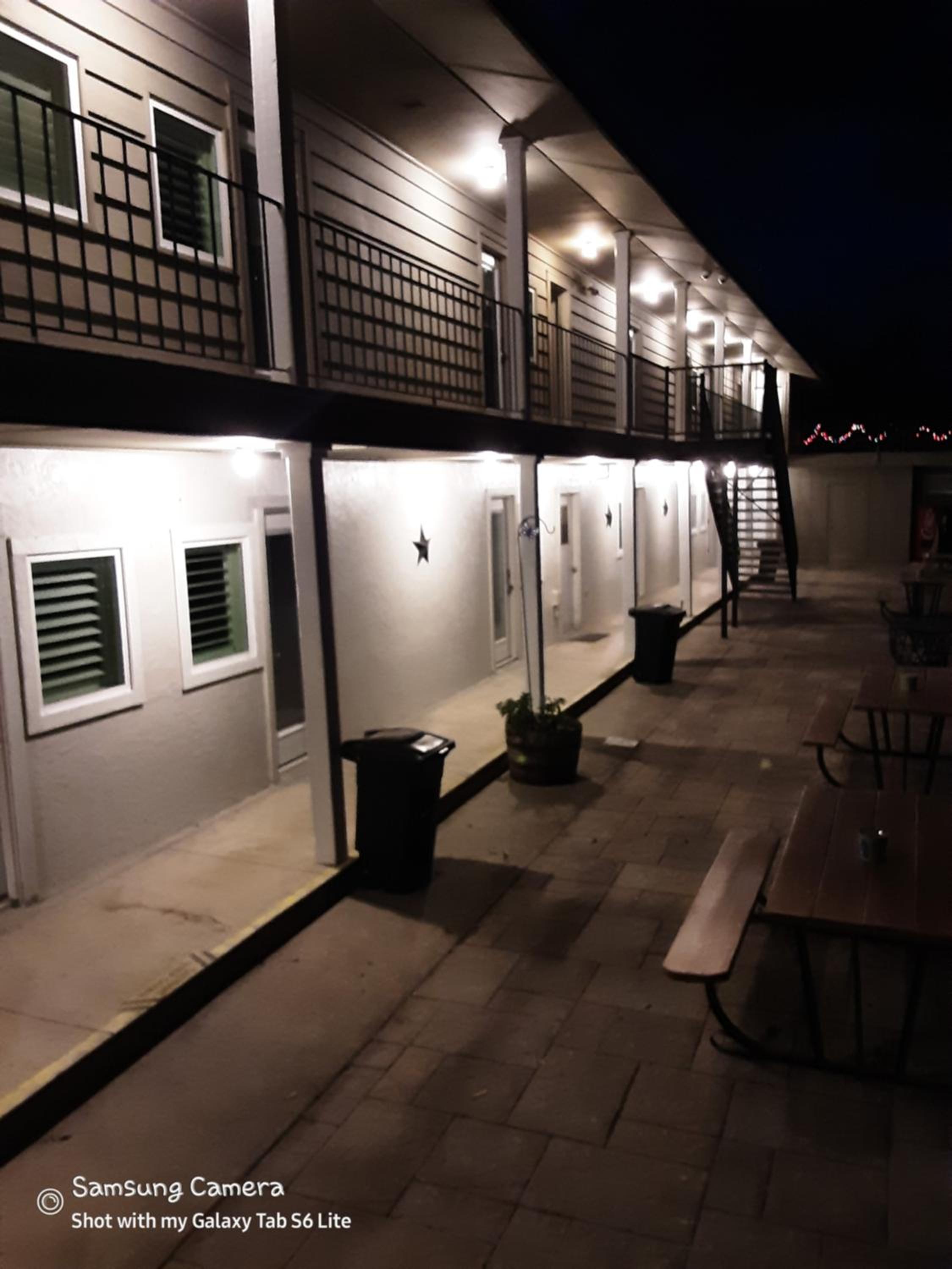 Hotel Horseshoe Riverside Lodge - Image 1