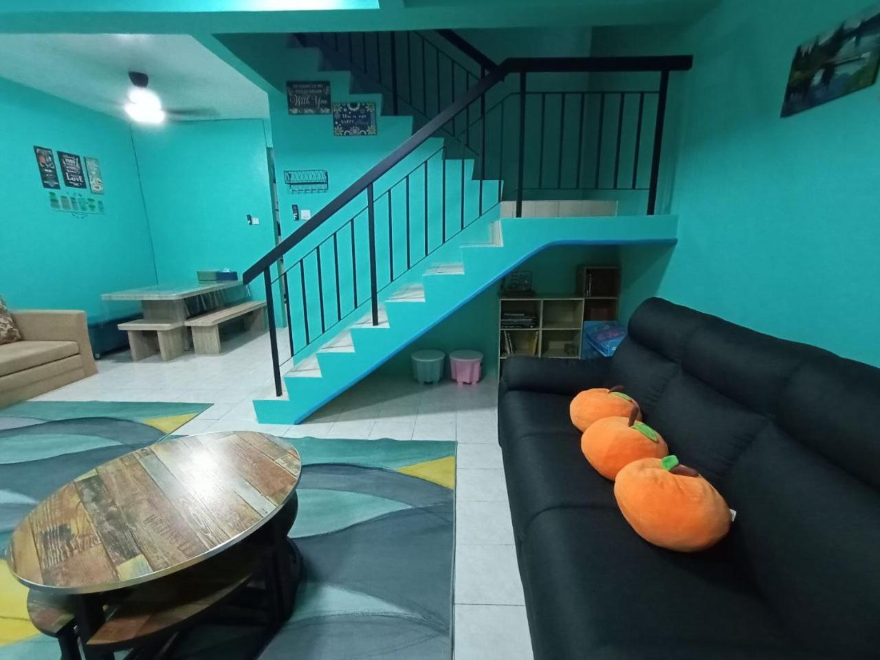 The Handz House II with WIFI - For family or same gender only