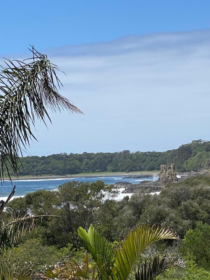 Escape to Jones Beach Kiama - Beachfront unit with direct beach access & views