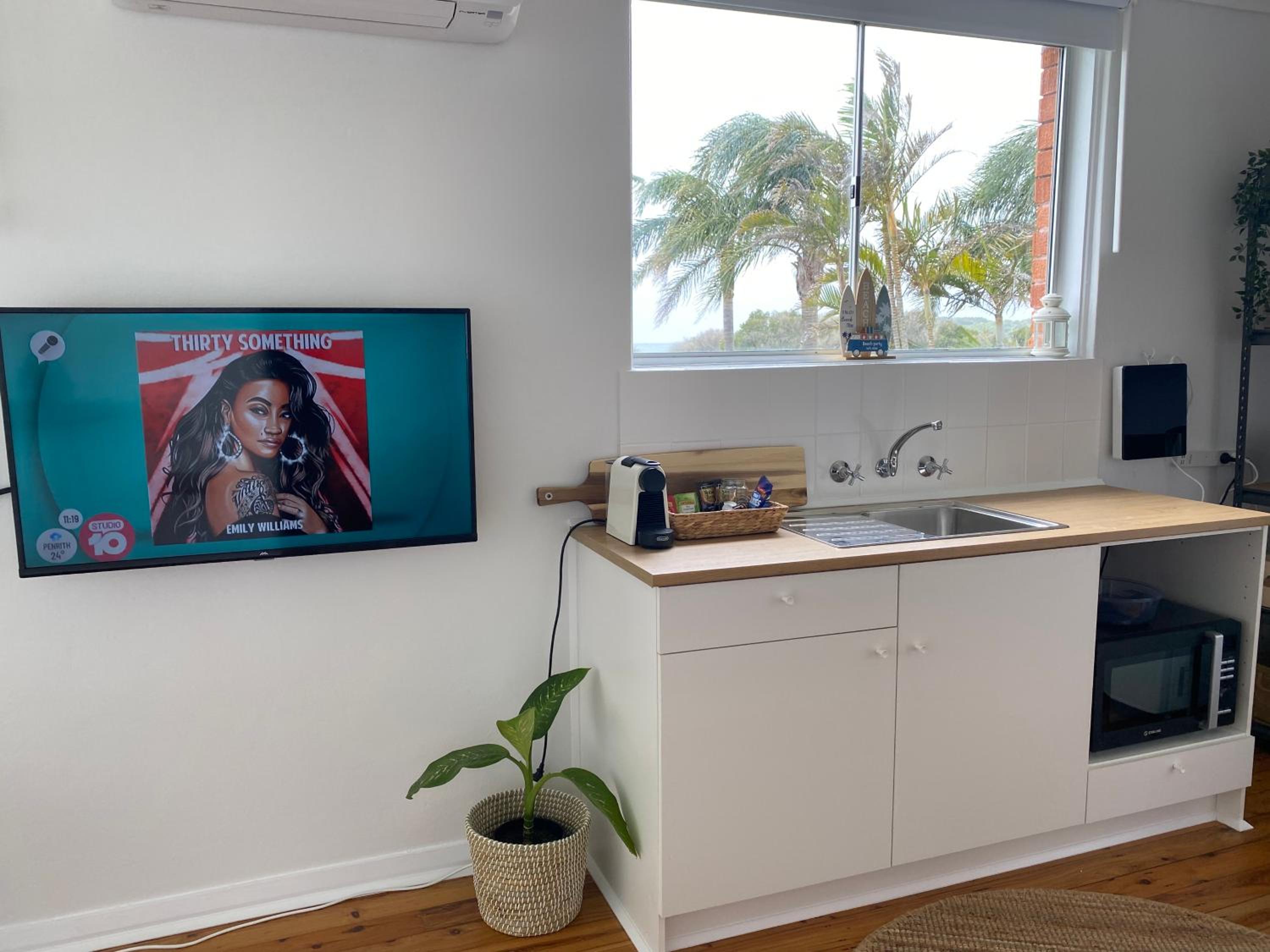 Escape to Jones Beach Kiama - Beachfront unit with direct beach access & views