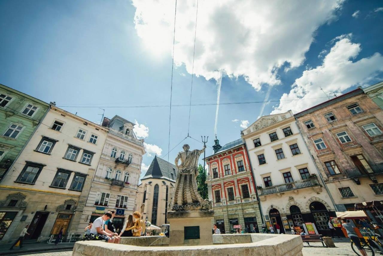 Rynok Square – the Very Center of Lviv Apartment view 3