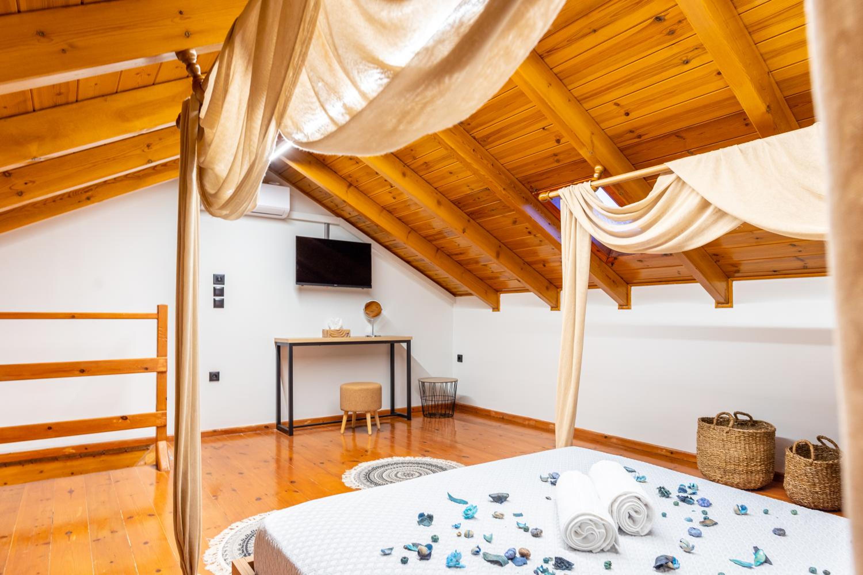 Eagle's Nest City Apartments view 4