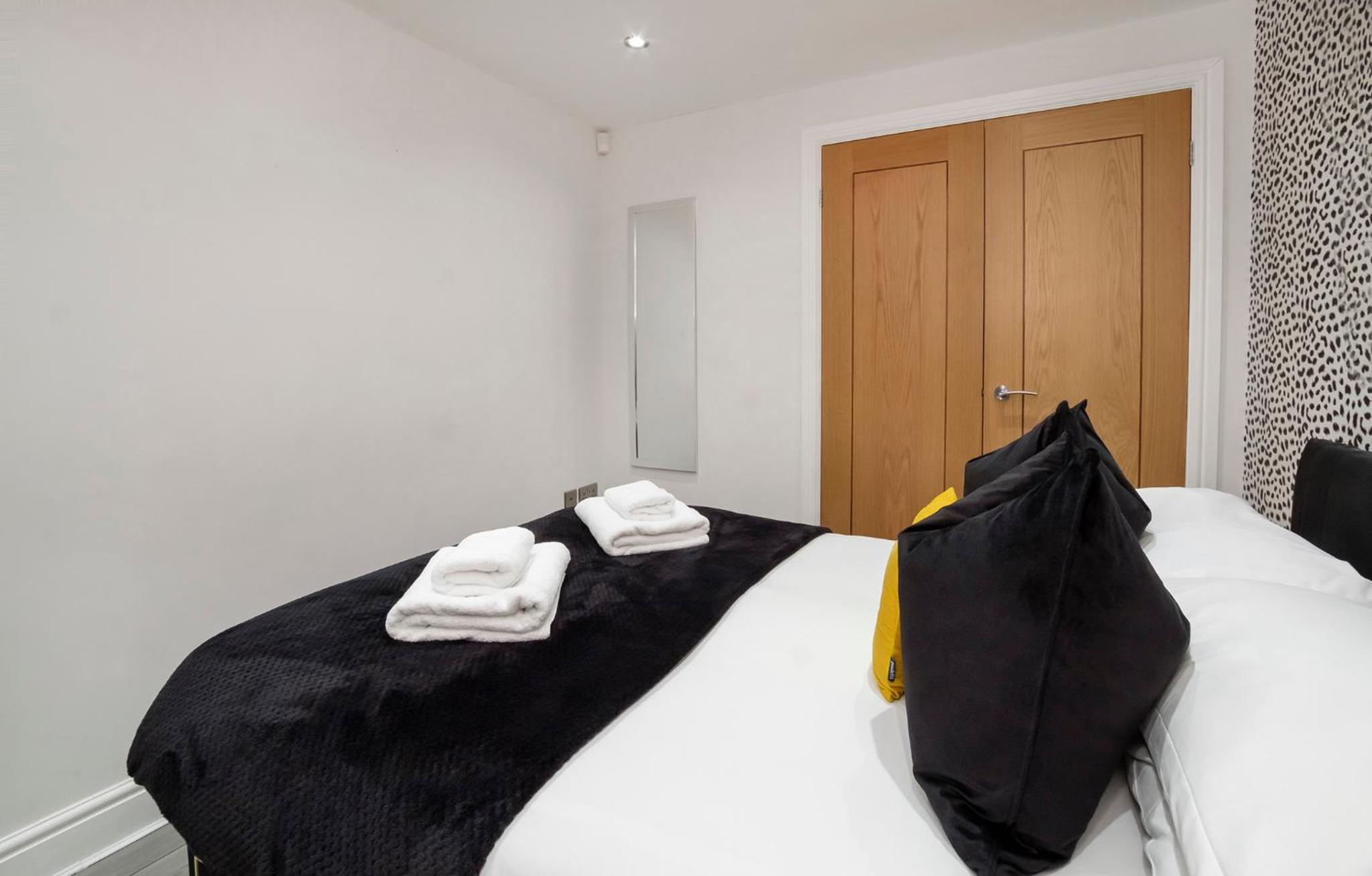 Apartment 1 The Keyes- Stylish & Spacious Apartment With Free Parking photo 5