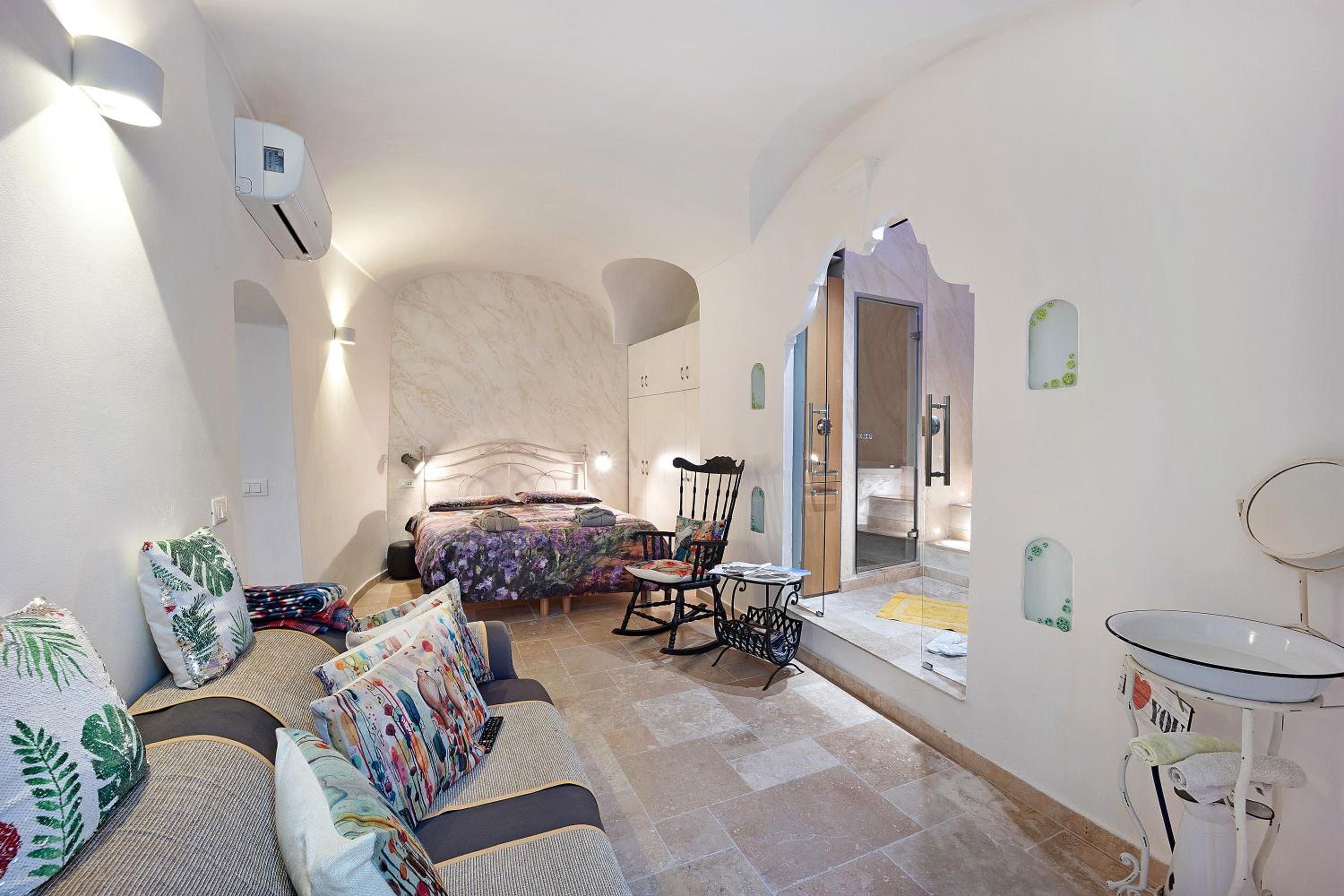 La stanza segreta con spa privata view 3