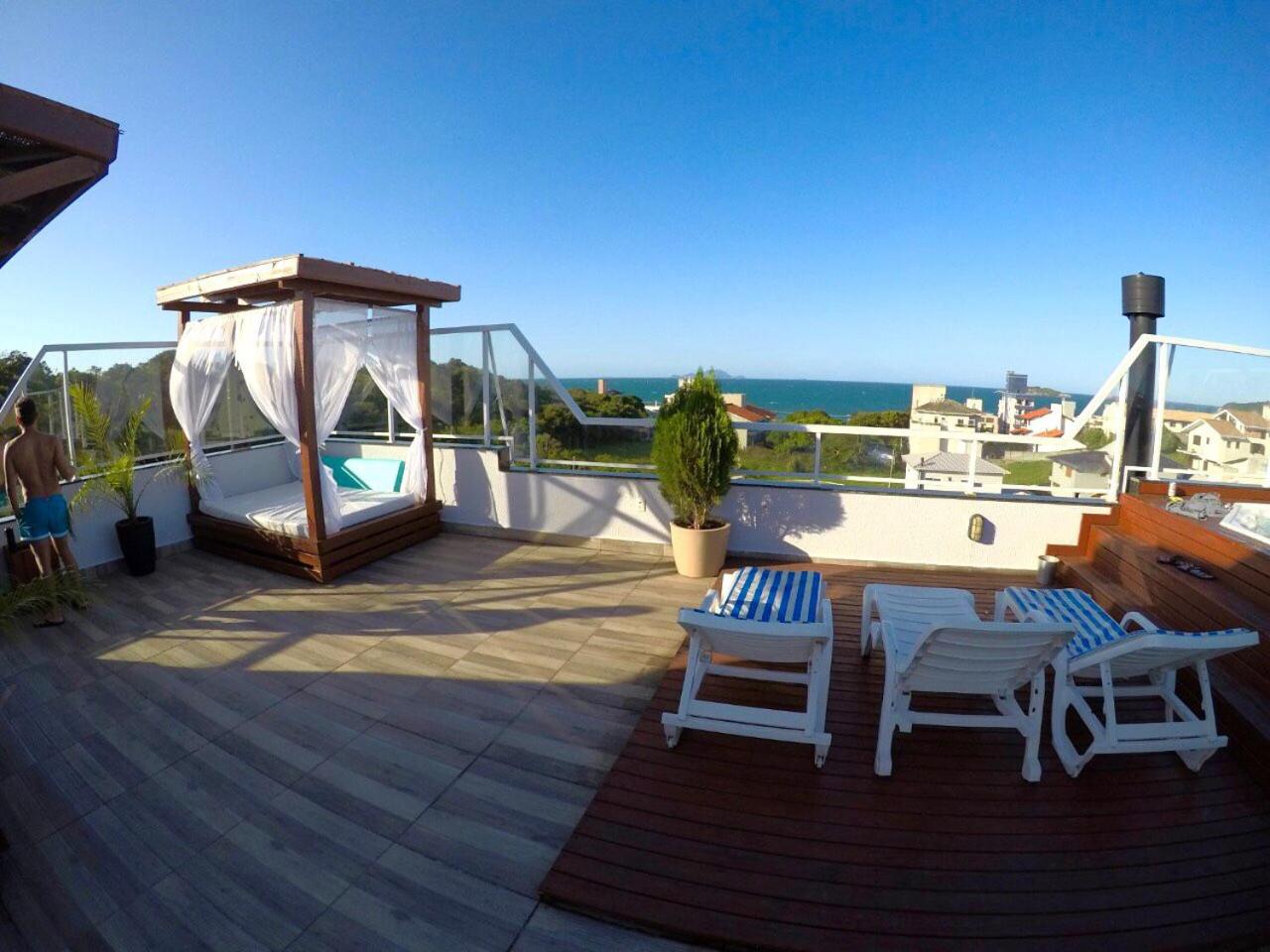Seu refúgio paradisíaco a apenas 330 metros do mar TUB