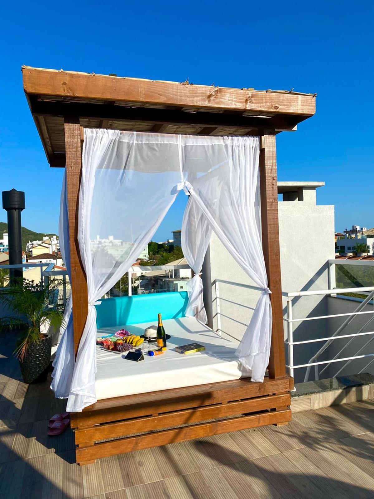Seu refúgio paradisíaco a apenas 330 metros do mar TUB