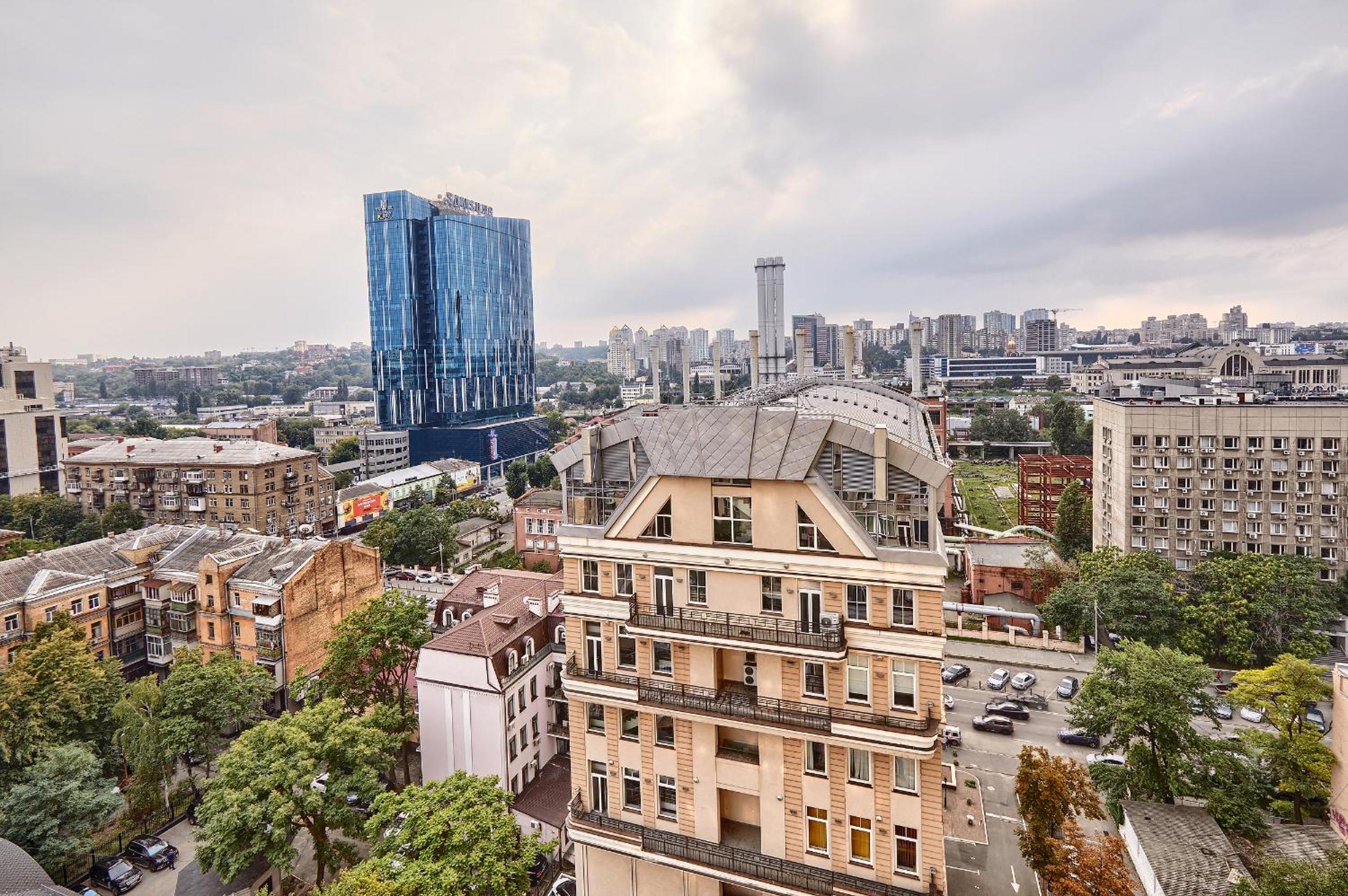 Botanic Towers опалення та світло цілодобово