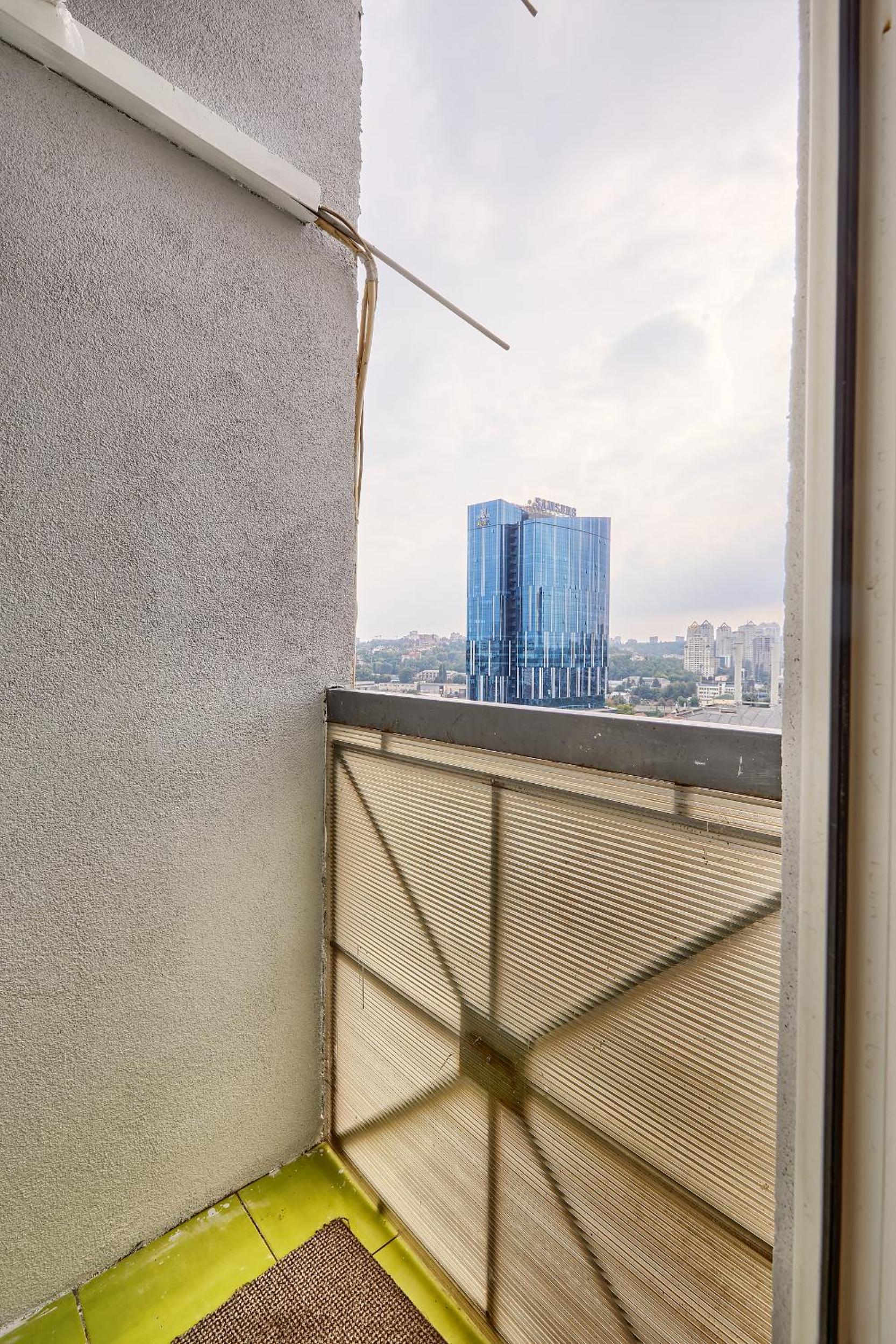 Botanic Towers опалення та світло цілодобово