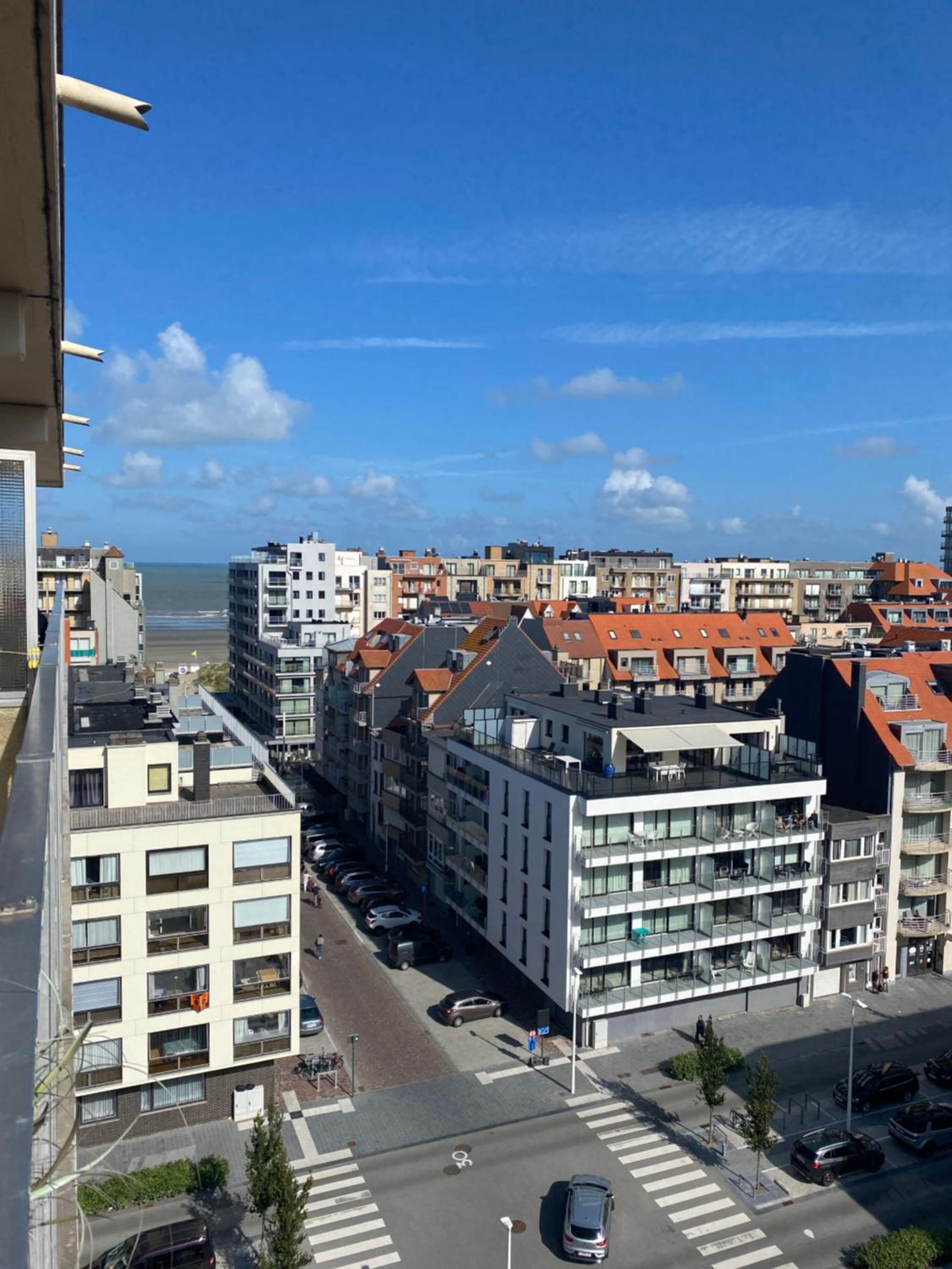 Au 9 sans 6 : Studio lumineux vue mer latérale