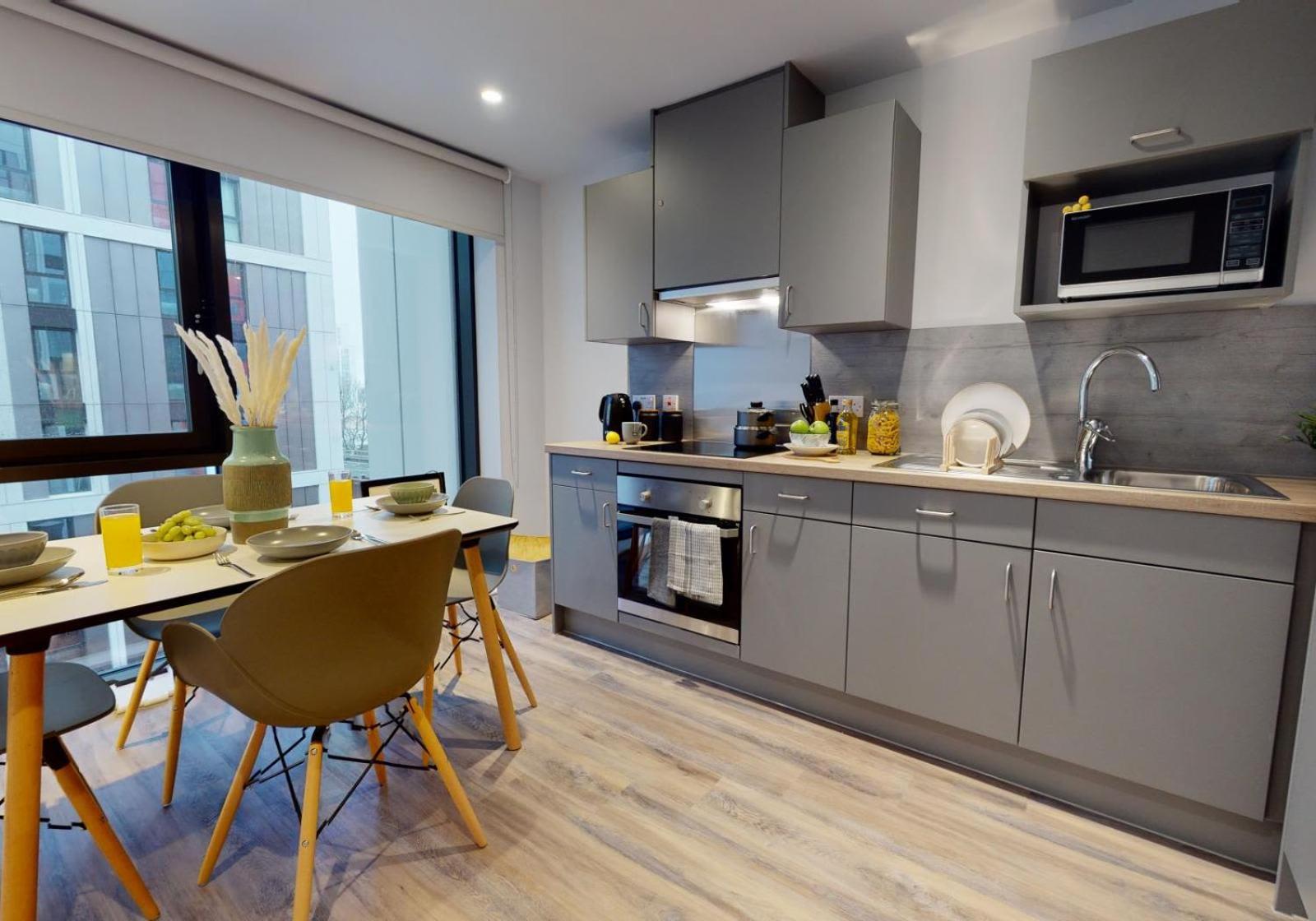 For Students Only - Relaxing Ensuites and Apartments at Weaver Place in Coventry