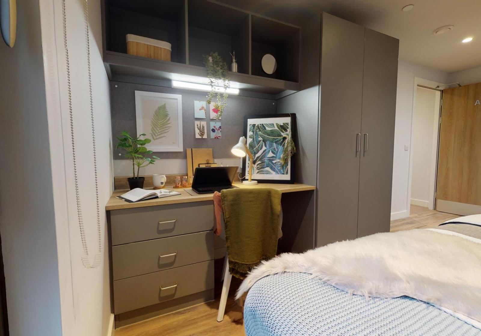 For Students Only - Relaxing Ensuites and Apartments at Weaver Place in Coventry
