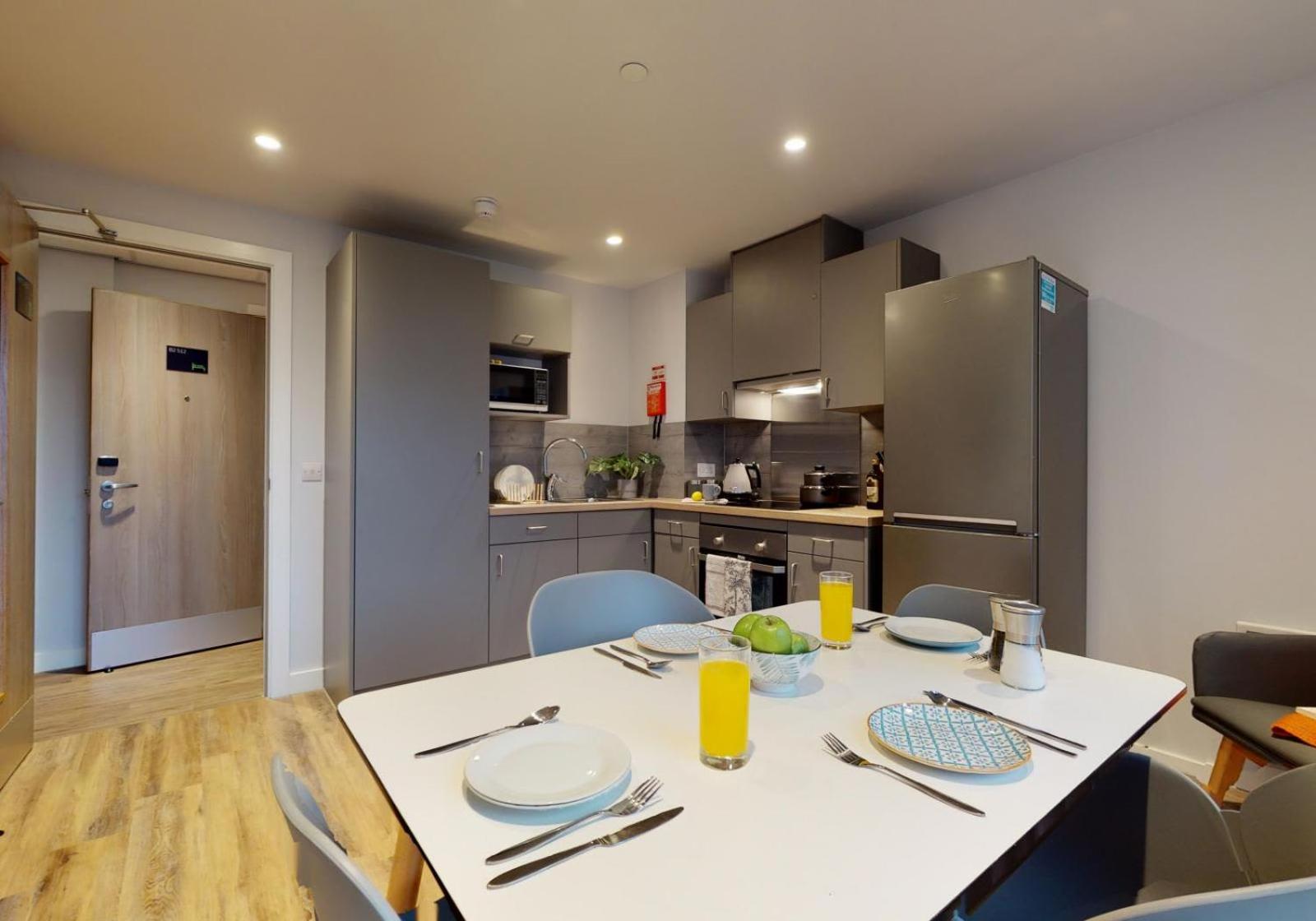 For Students Only - Relaxing Ensuites and Apartments at Weaver Place in Coventry