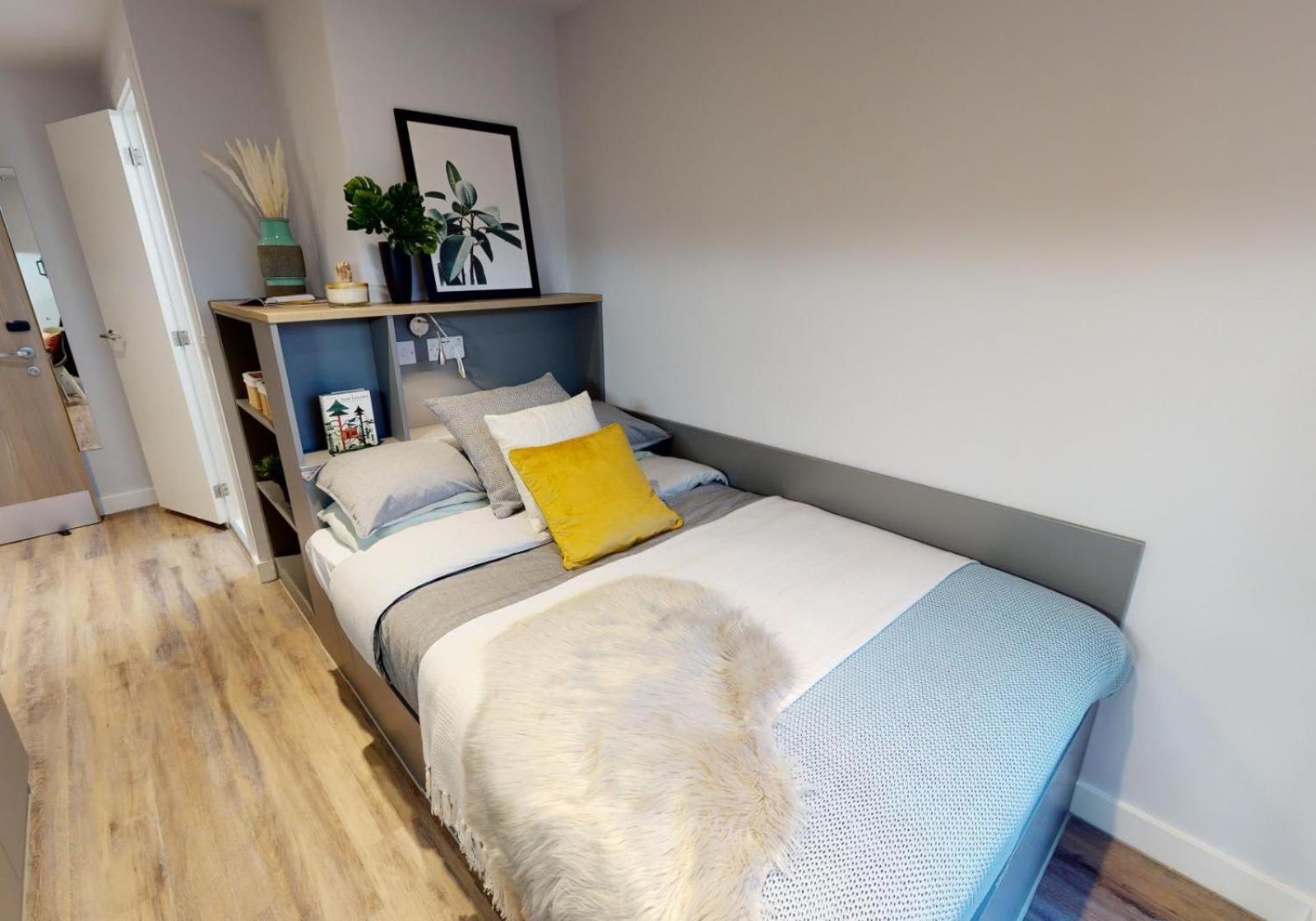 For Students Only - Relaxing Ensuites and Apartments at Weaver Place in Coventry