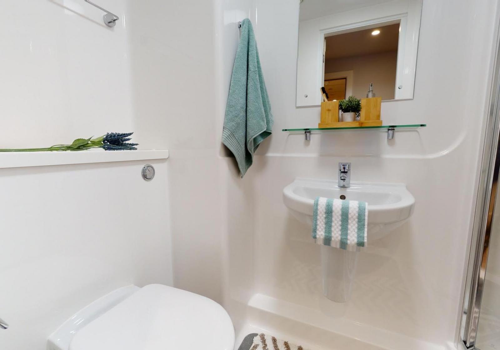 For Students Only - Relaxing Ensuites and Apartments at Weaver Place in Coventry