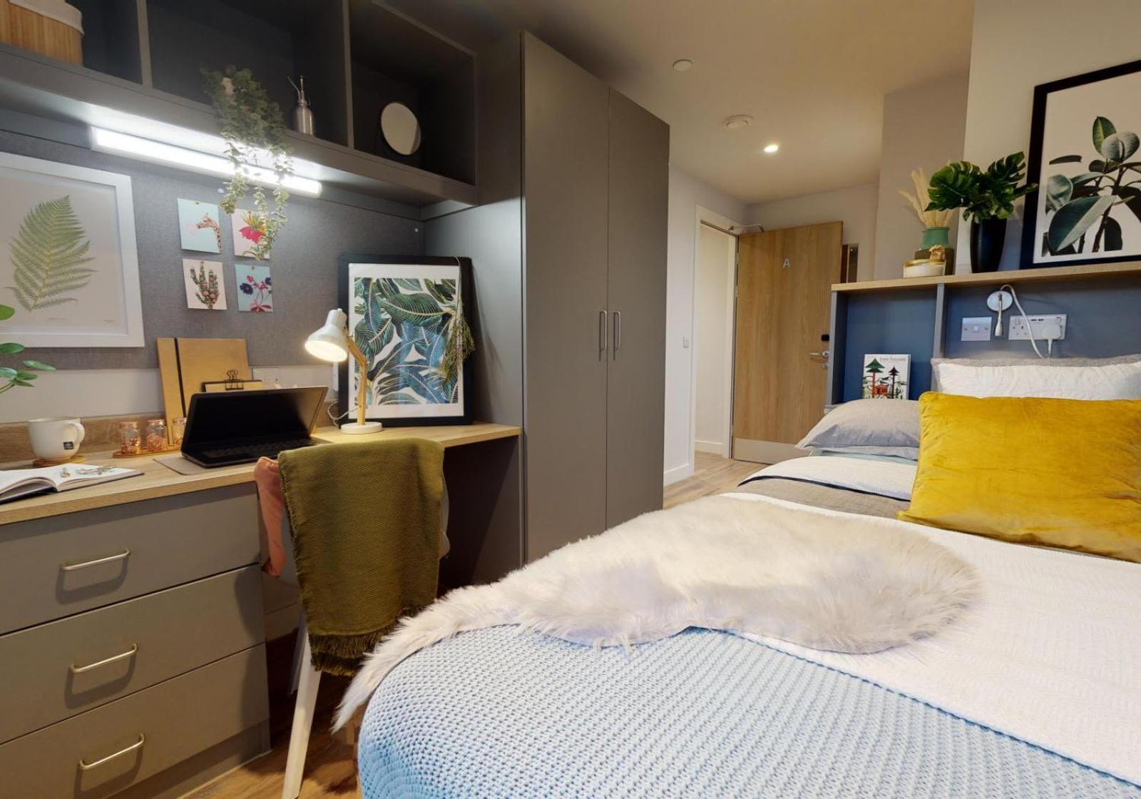 For Students Only - Relaxing Ensuites and Apartments at Weaver Place in Coventry