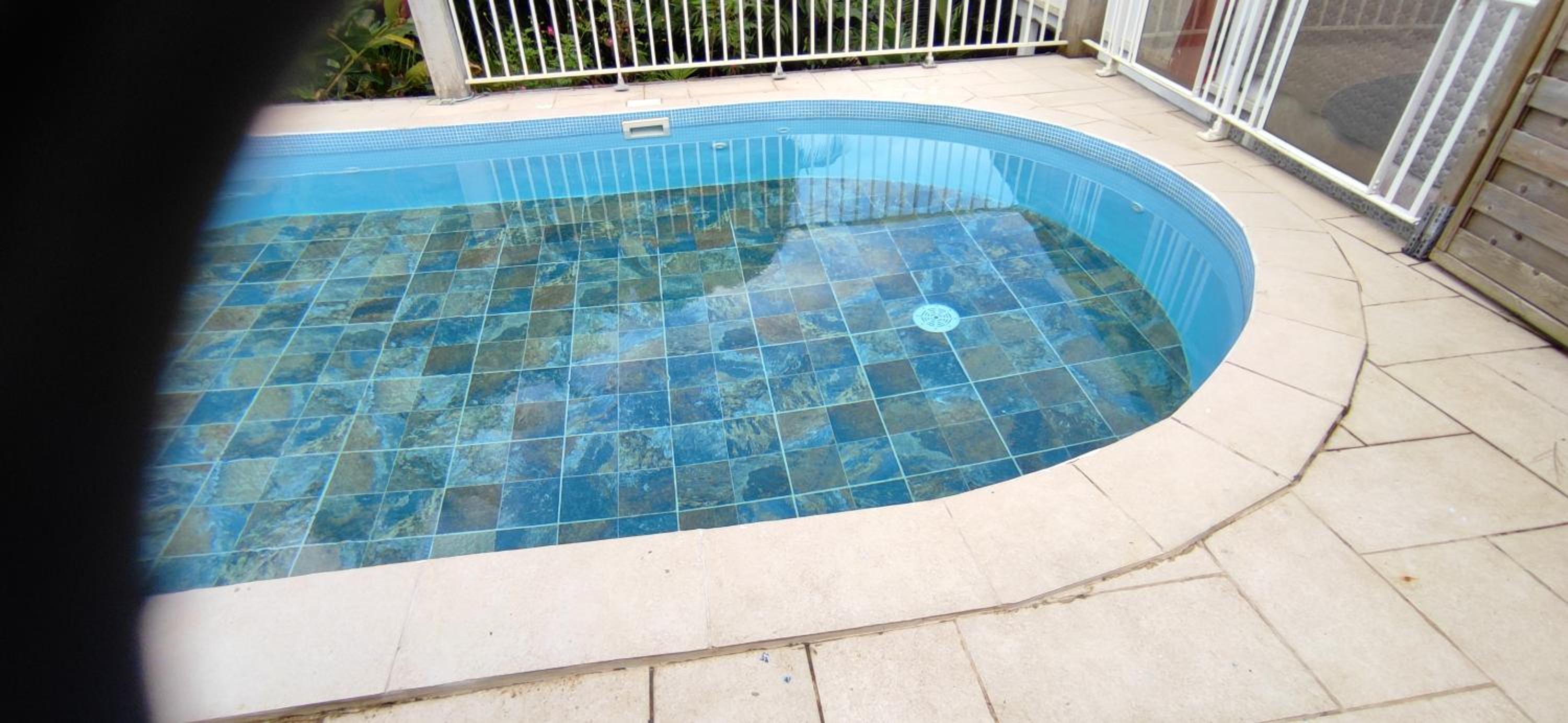 Maison de charme à Sainte-Rose avec piscine partagée